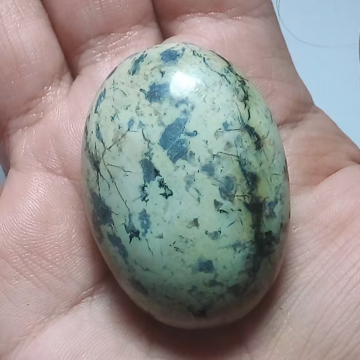 سنگ سرپانتین یا مار سنگ بسیار زیبا به شکل طبیعی 