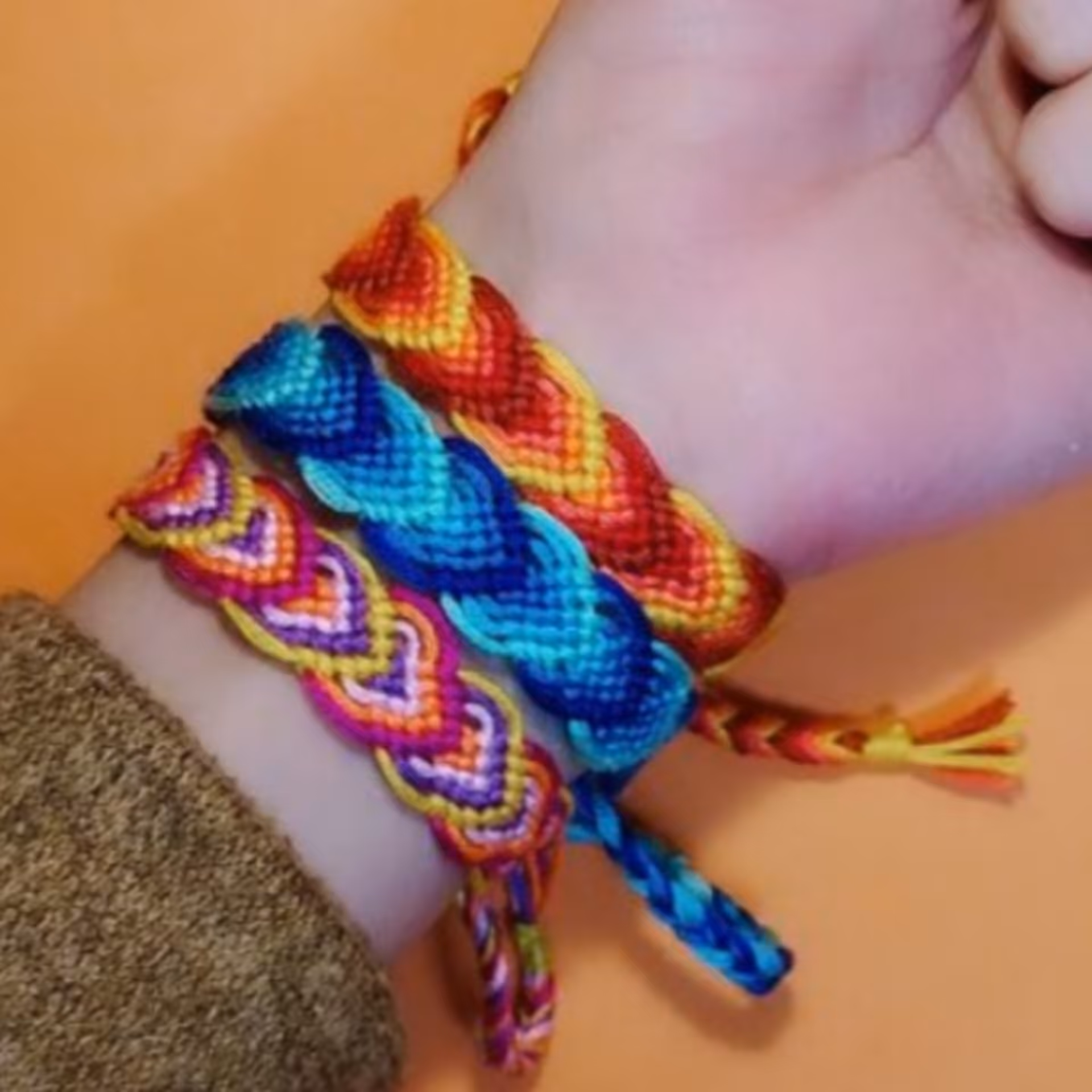 دستبند دوستی طرح برگ طاووس کد 14