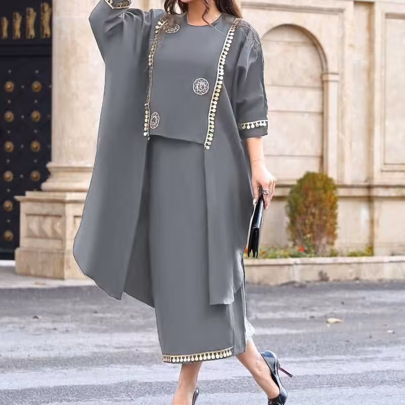 ست مانتو دامن خلیجی .جنس  ابروبادی .رنگ بندی  سفید  سرمه ای مشکی صورتی کرمی  بنفش  طوسی سبز
