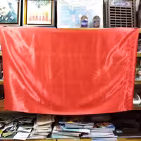 پرچم قرمز ساتن  سایز 120  در 70