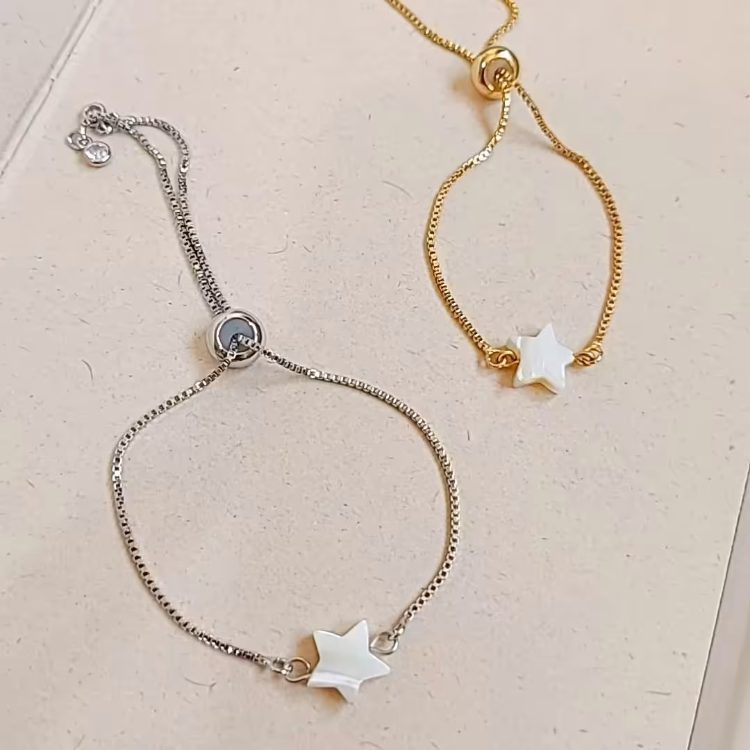 دستبند ستاره صدفی با بند استیل اسانسوری ظریف و مینیمال مشابه طلا