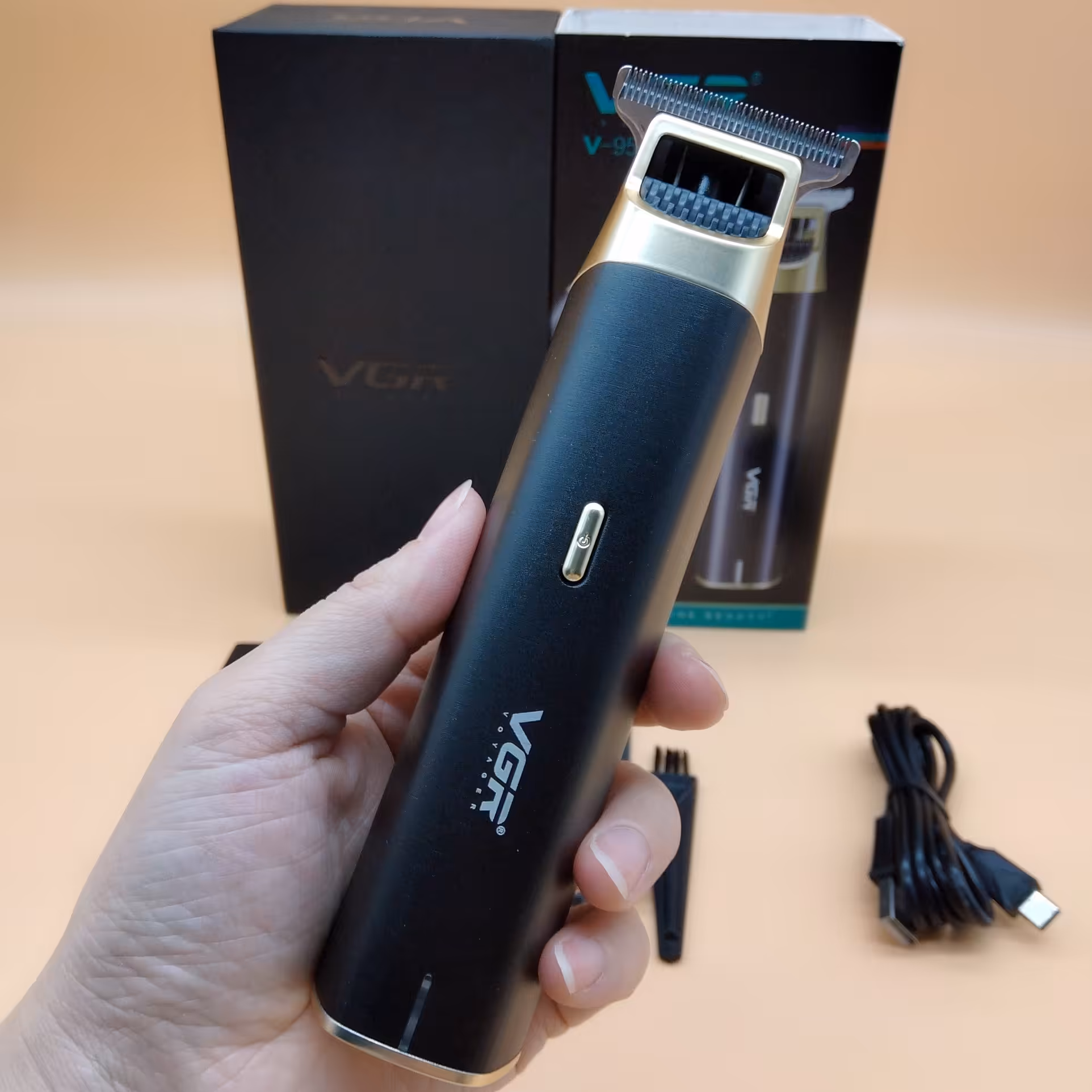 ماشین اصلاح صفر زن وی جی ار  مدل v-957