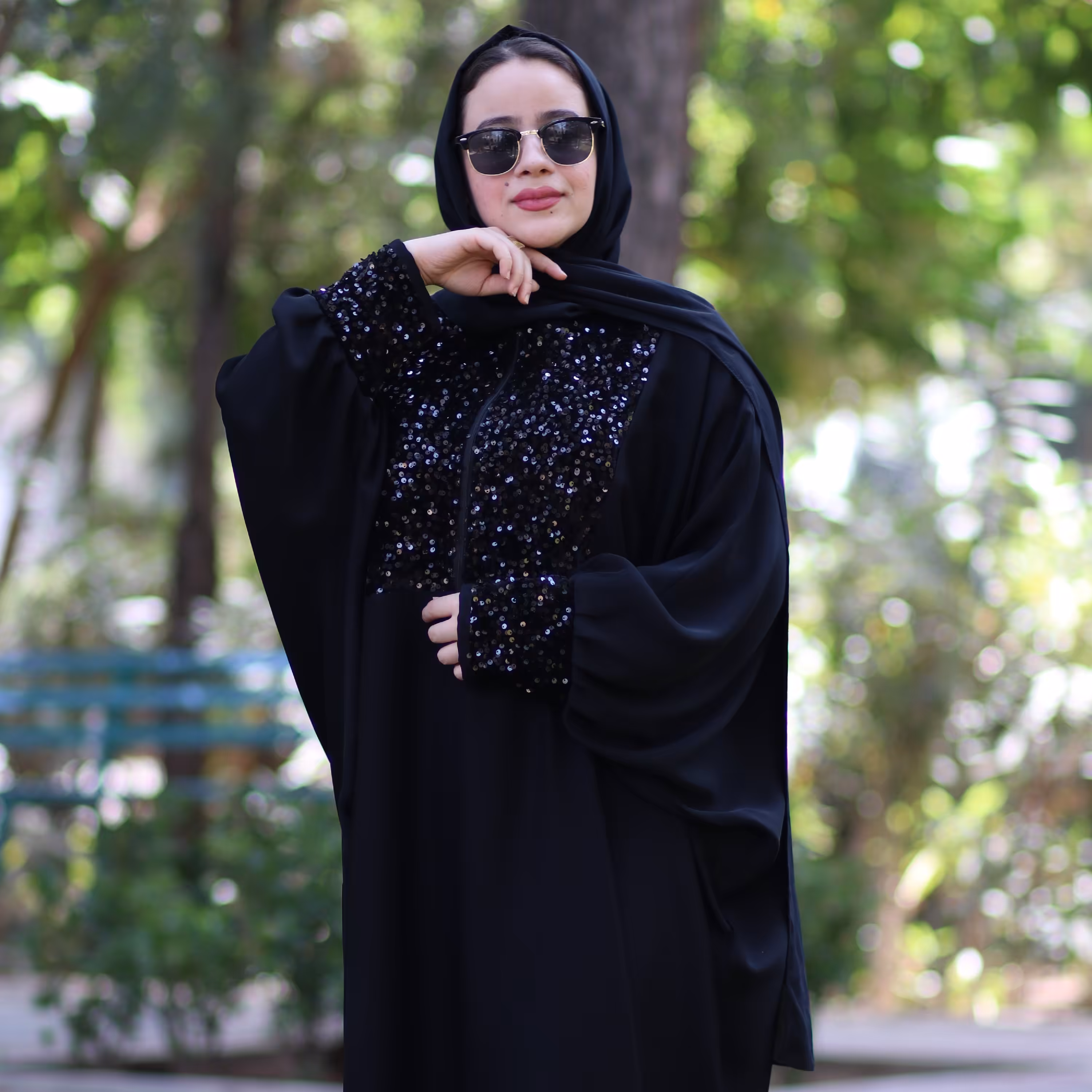 مانتو عبایی پولکی مشکی ( دارای بند تنظیم از داخل )