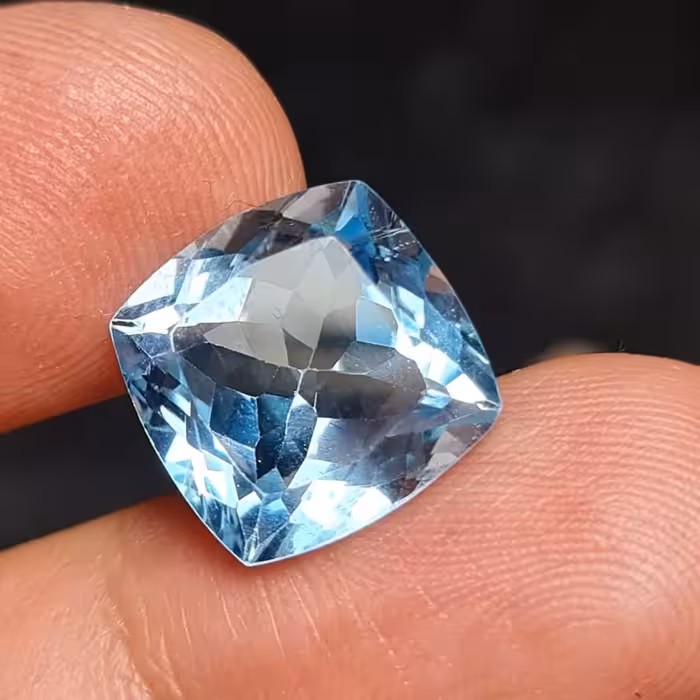  نگین فوق العاده زیبای بلو توپاز سوئیسی اصل معدنی با وزن 10.2 قیراط 

کد   26833
