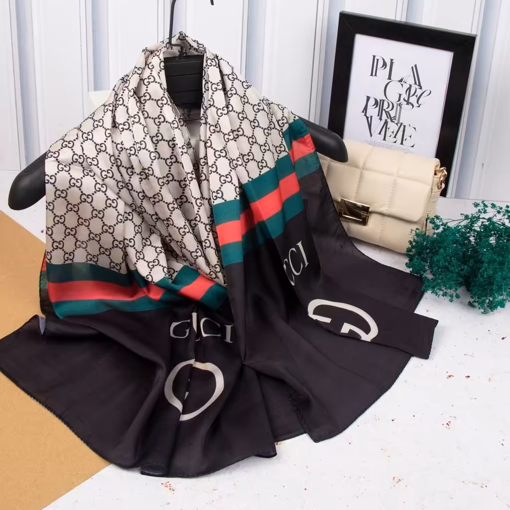 شال کرم مشکی نخی