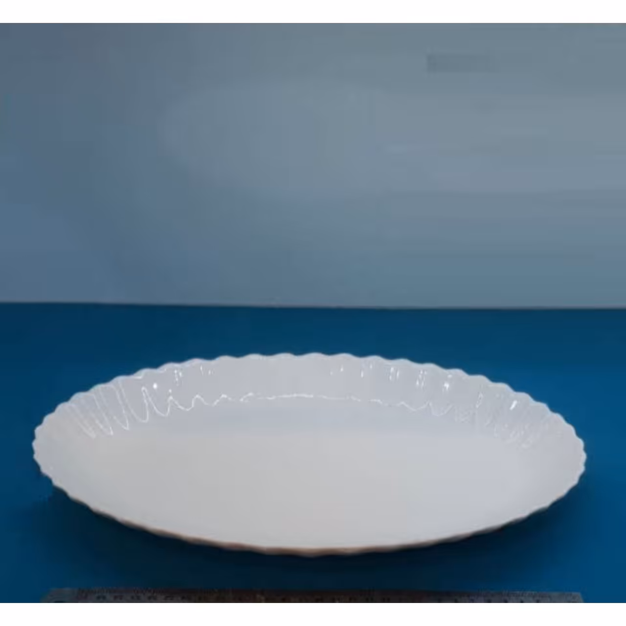 دیس بزرگ آرکوپال مقصود طرح سفید ساده قالب بیضی لبه پیچ لب سفید