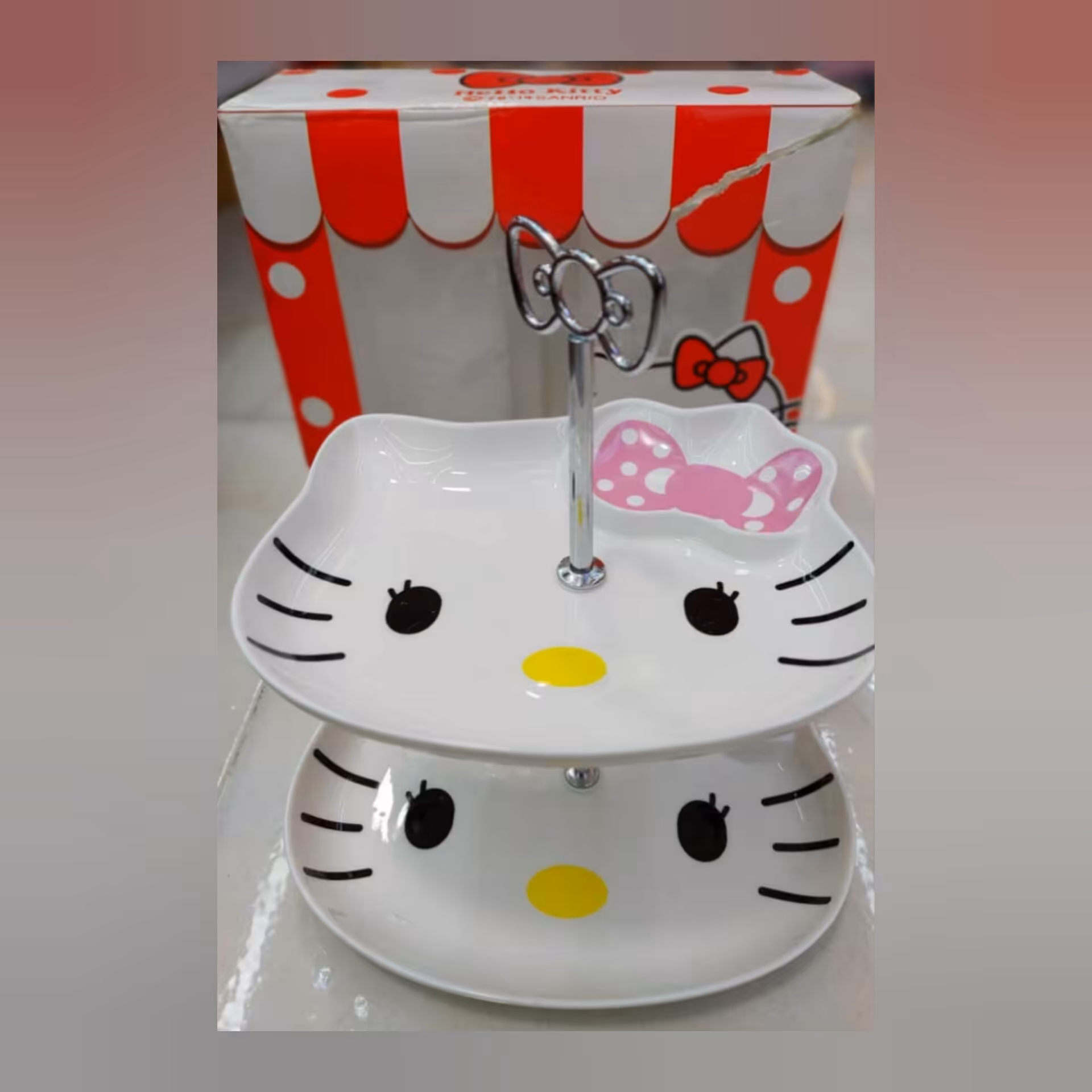 شیرینی خوری کیتی شیرینی خوری دوطبقه 