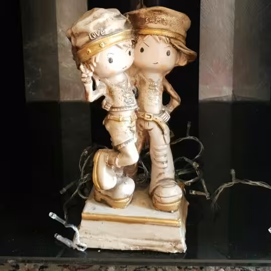 مجسمه دختر  و پسر