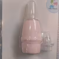 پوآر چیکو دارای نازل انعطاف پذیر و نرم و دارای پمپ دستی با مکش مناسب با تنفس کودک