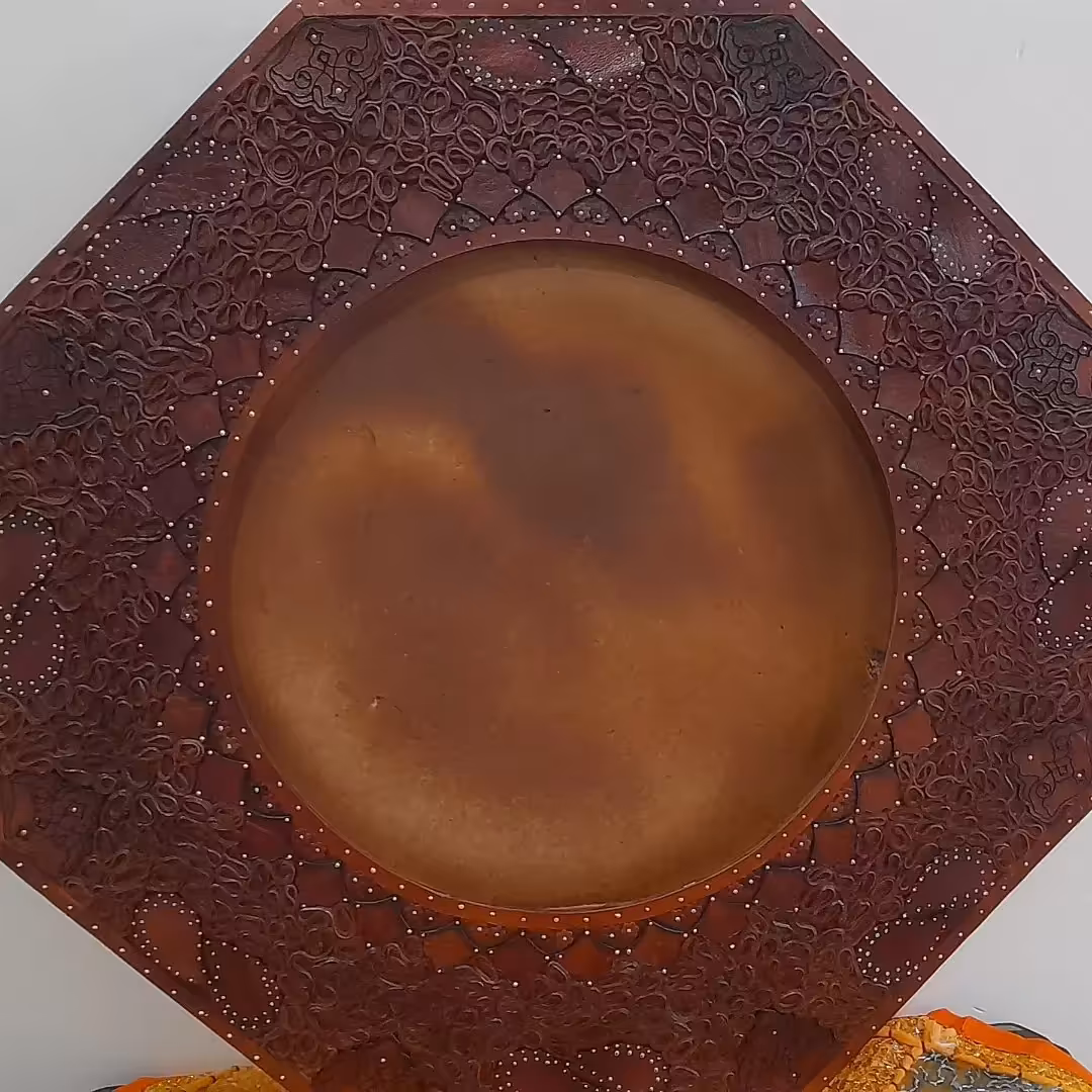 ساعت دیواری هشت ضلعی سایز بزرگ  تلفیقی با هنر معرق چرم