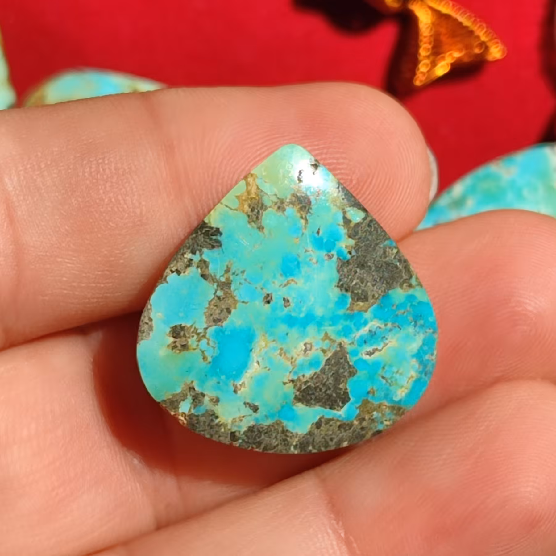 نگین فیروزه نیشابور با وزن 5.8 گرم