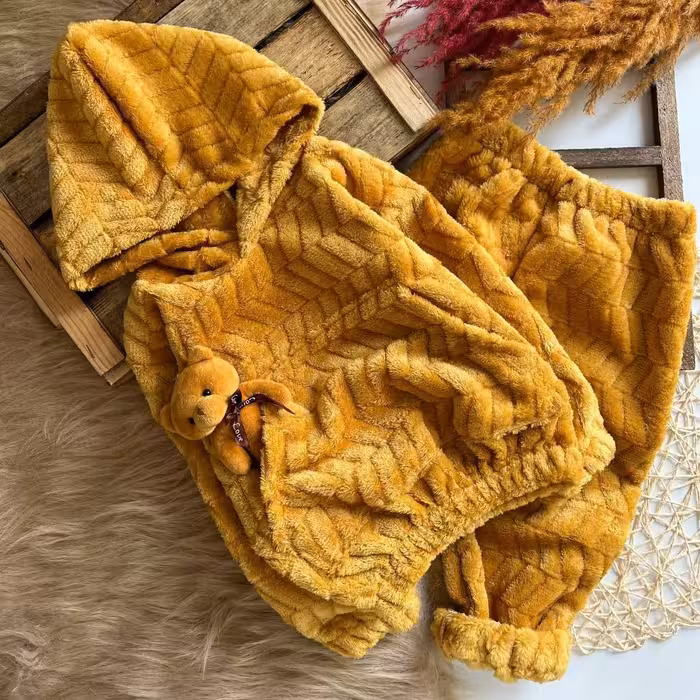 هودی شلوار اسپرت پولیشی هم دخترونه هم پسرونه،جنس پولیشی دورو ،بدون ریزش باکیفیت عااالی،سایزبندی 40تا55،در4رنگ بسیارزیبا