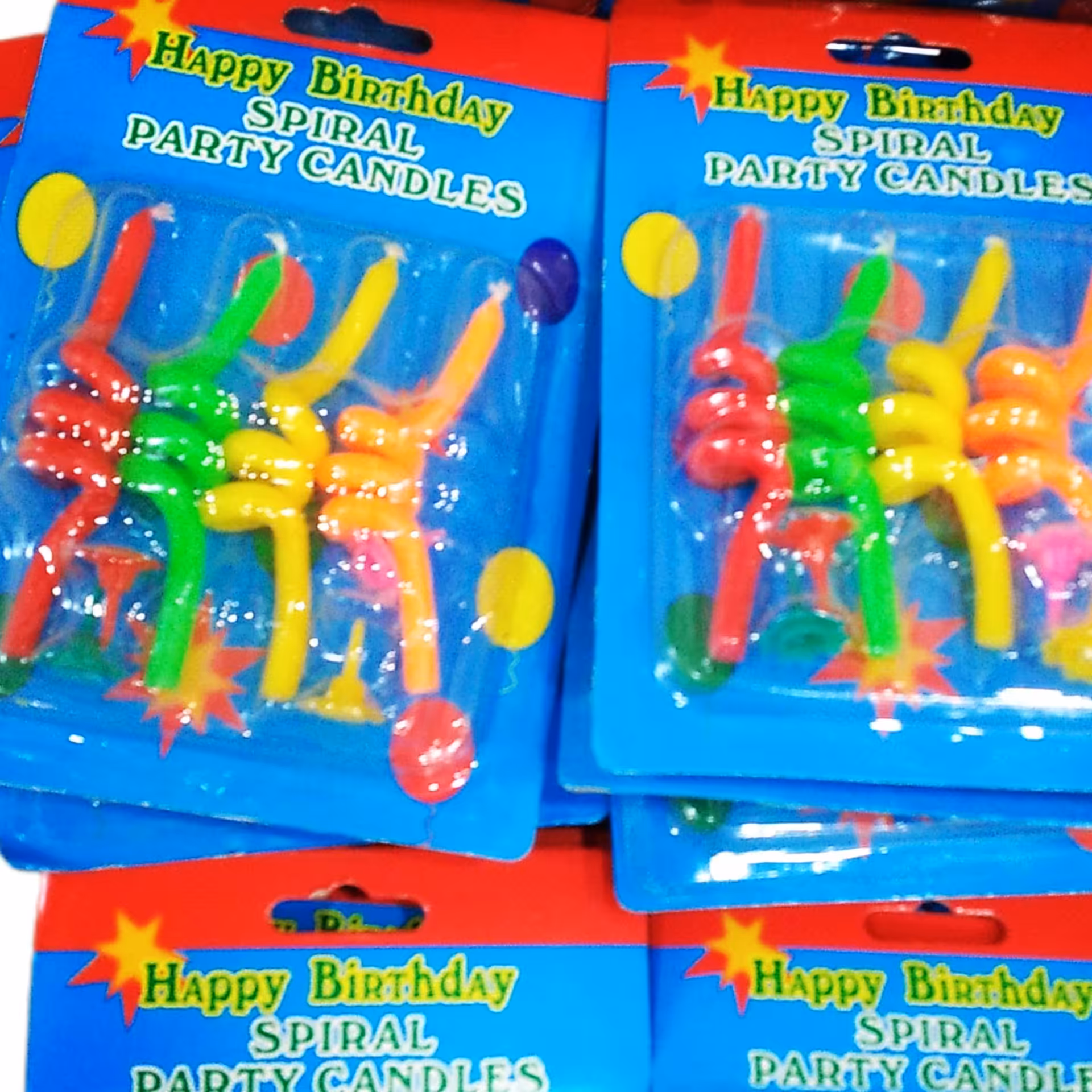 شمع4 عددی با رنگ مختلف در بسته هست و یک رنگ نیست