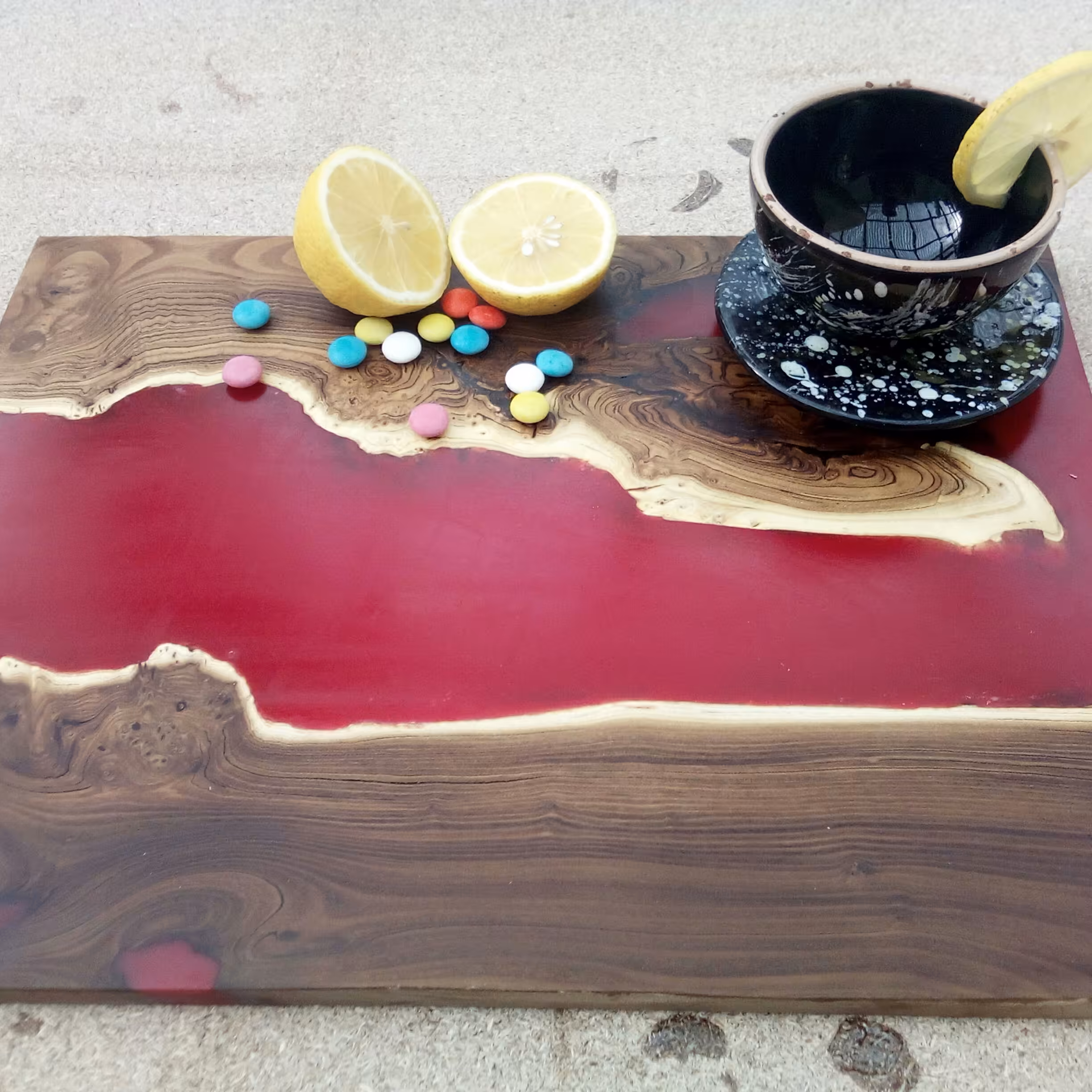 سینی چوب و رزین برنگ قرمز آتشین معدنی زیبا و چشم نواز مخصوص افراد سخت پسند و با سلیقه