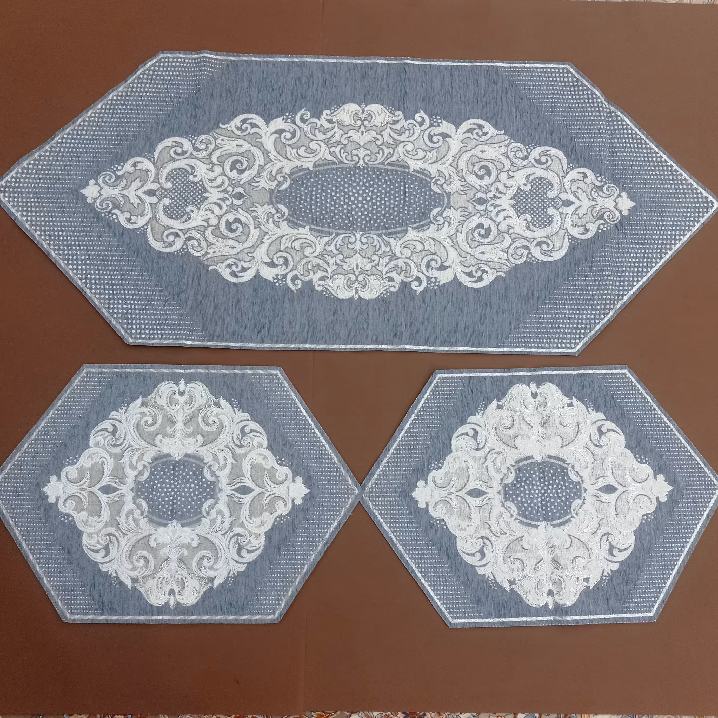 رومیزی مخمل قلمکاری سه تکه طرح صحرا در ده رنگ