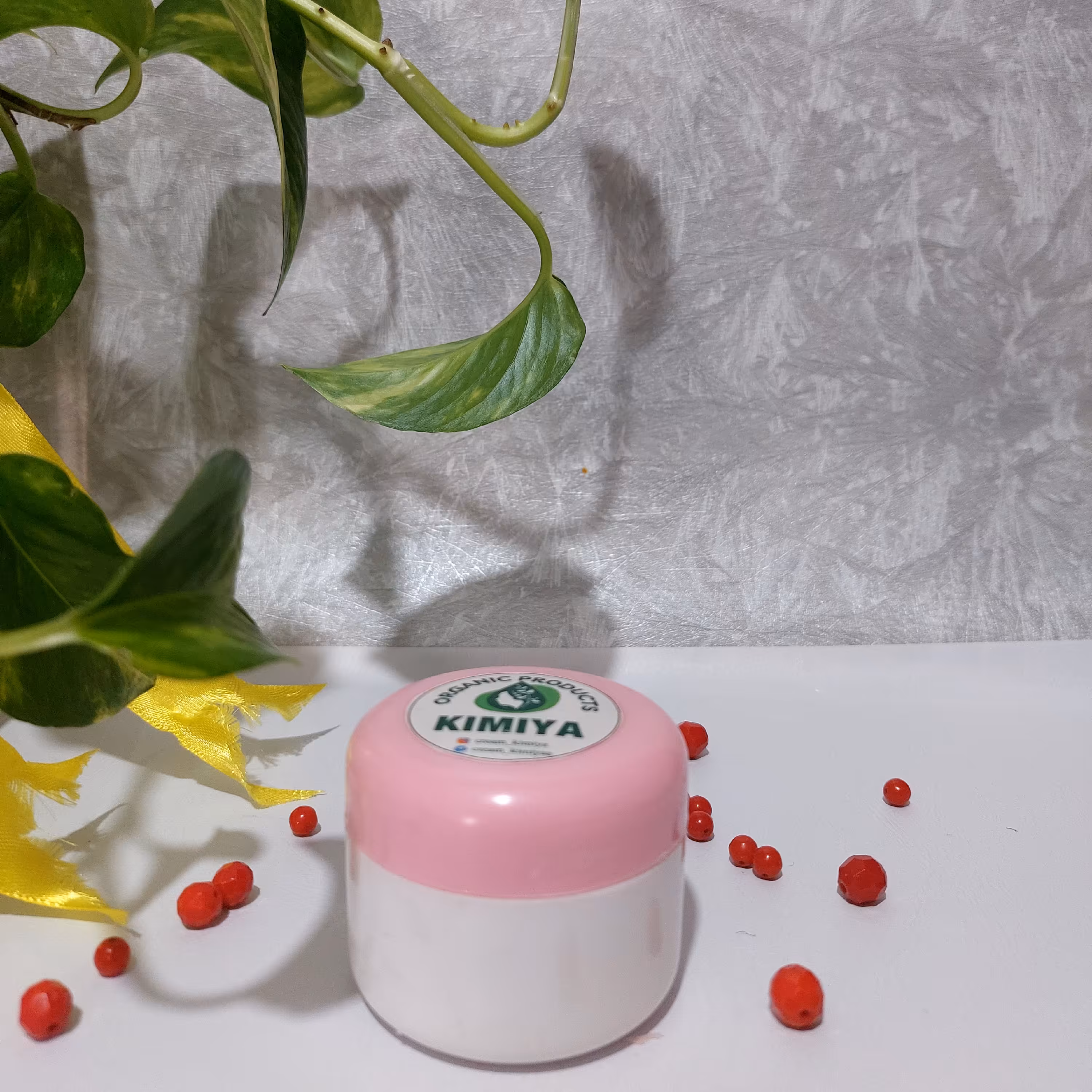 کرم رفع تیرگی کل بدن .سفید شدن ناحیه شامگاهی 