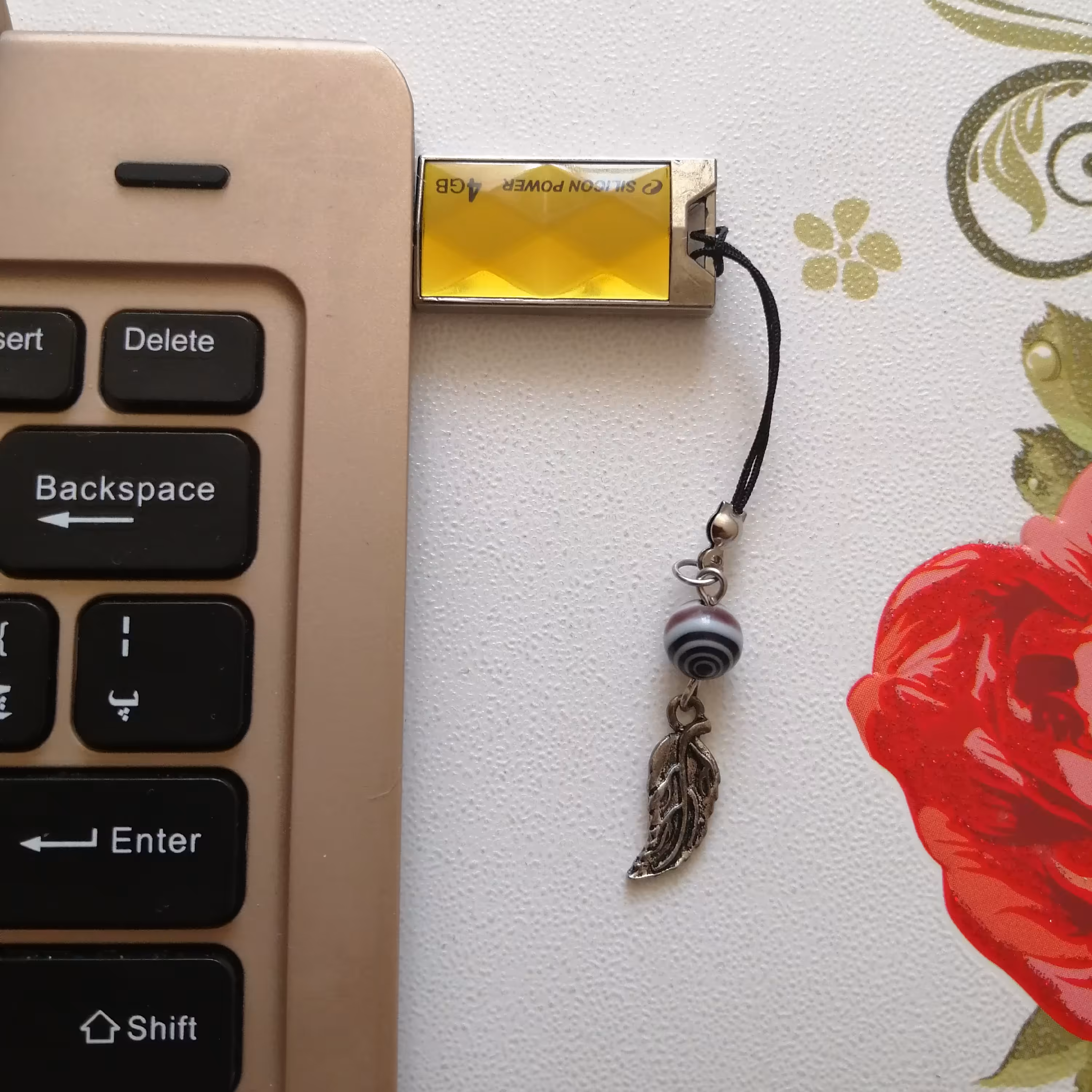 آویز فلش برگ چشم نظر