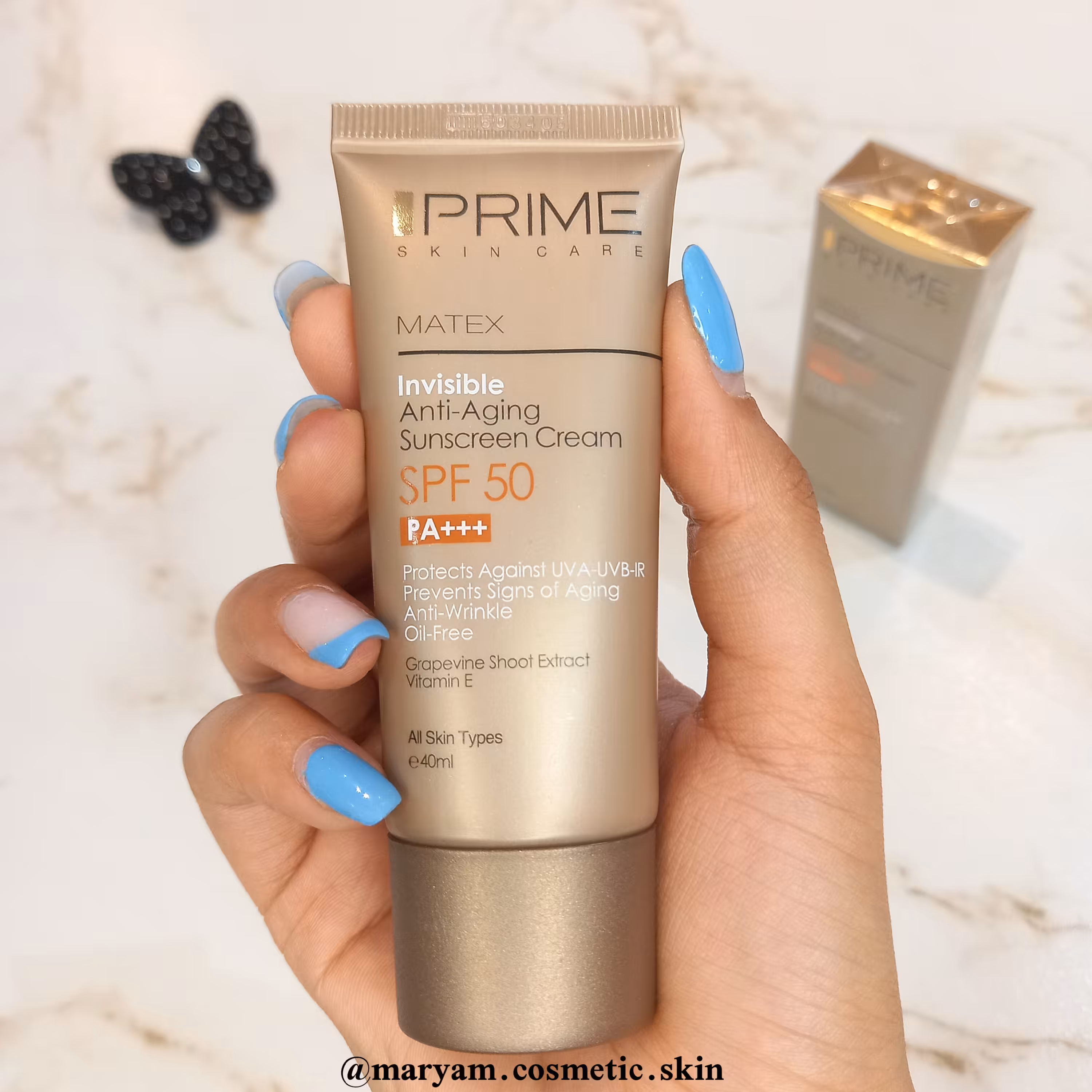 ضدافتاب بی رنگ پریم پوست چرب 