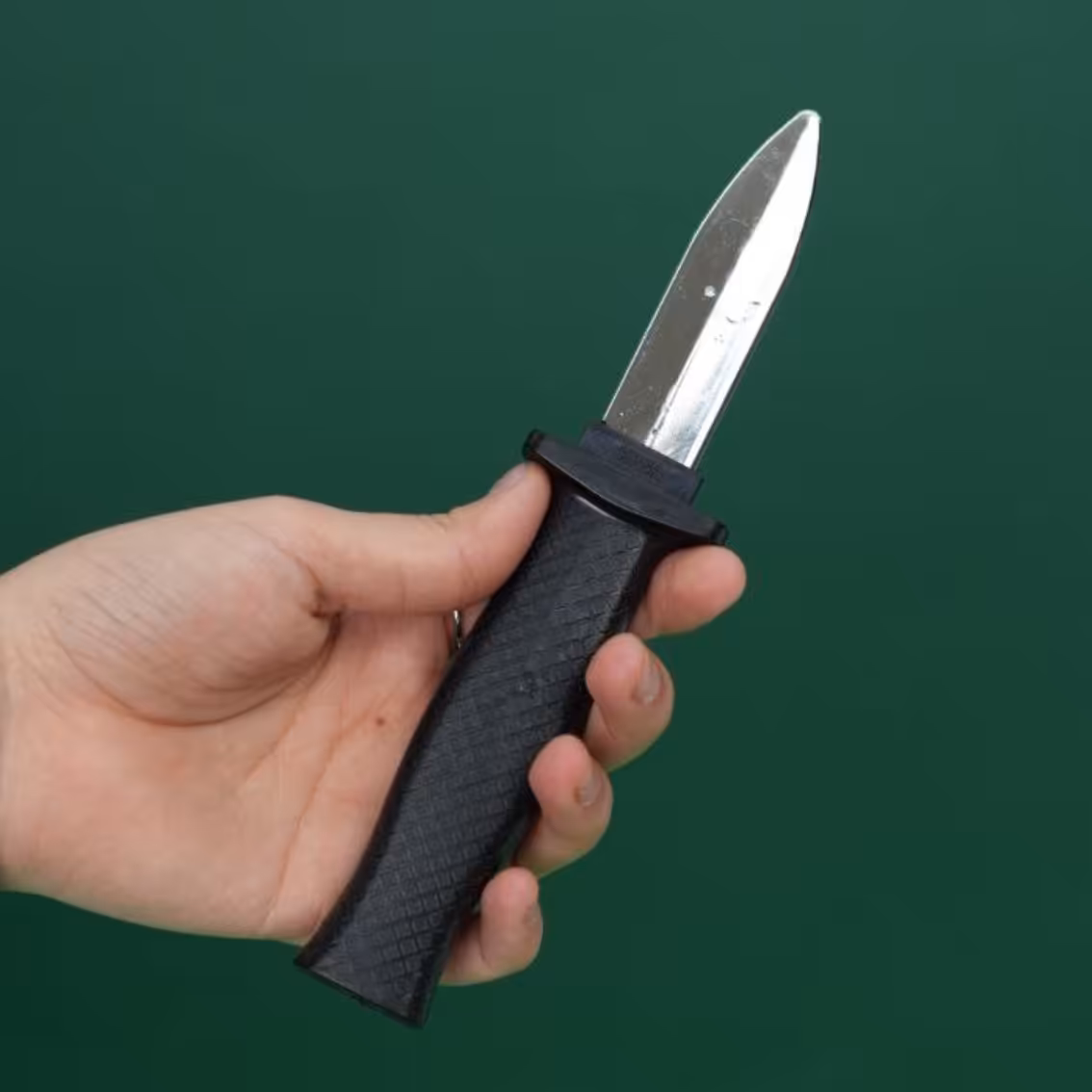 چاقو شوخی( فنری)  مناسب اذیت کردن و خنداندن اطرافیان