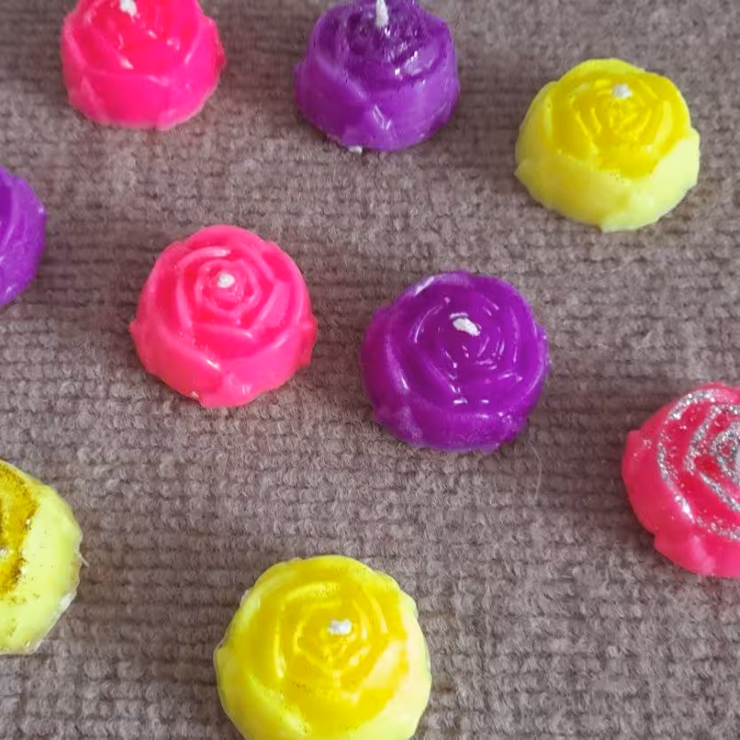 شمع فانتزی کوچک در رنگهای مختلف طرح رز بسته 10 عددی 20 تومان