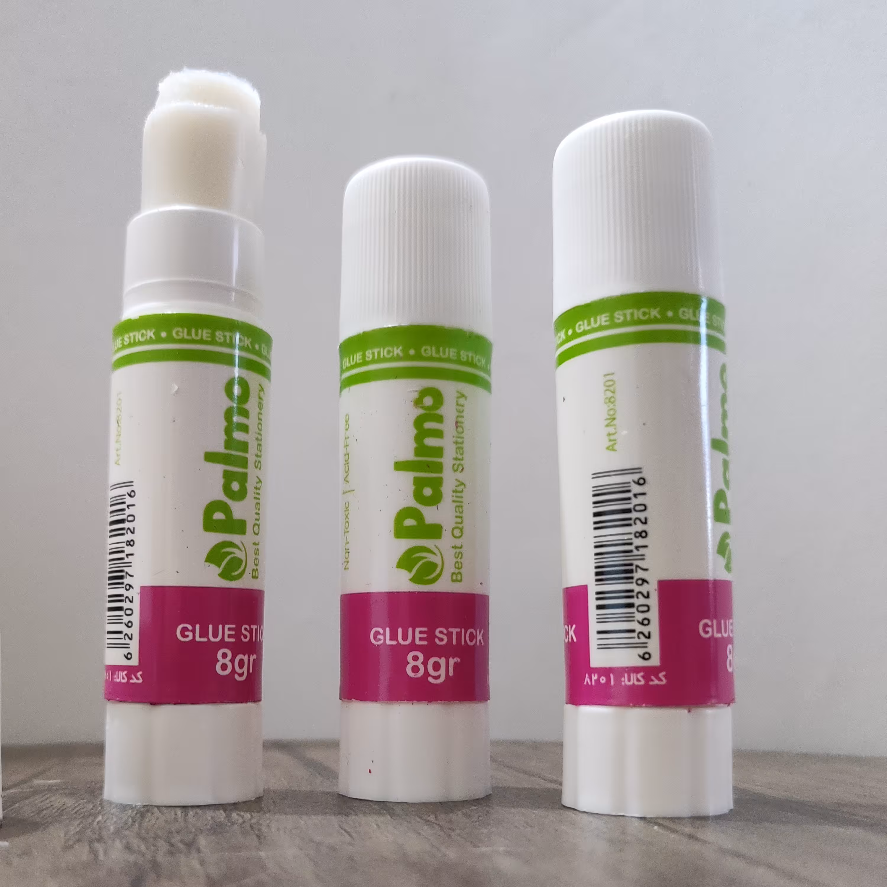 چسب ماتیکی 8گرمی مارک palmo سفید قابلیت چسباندن انواع کاغذ و کاغذ رنگی