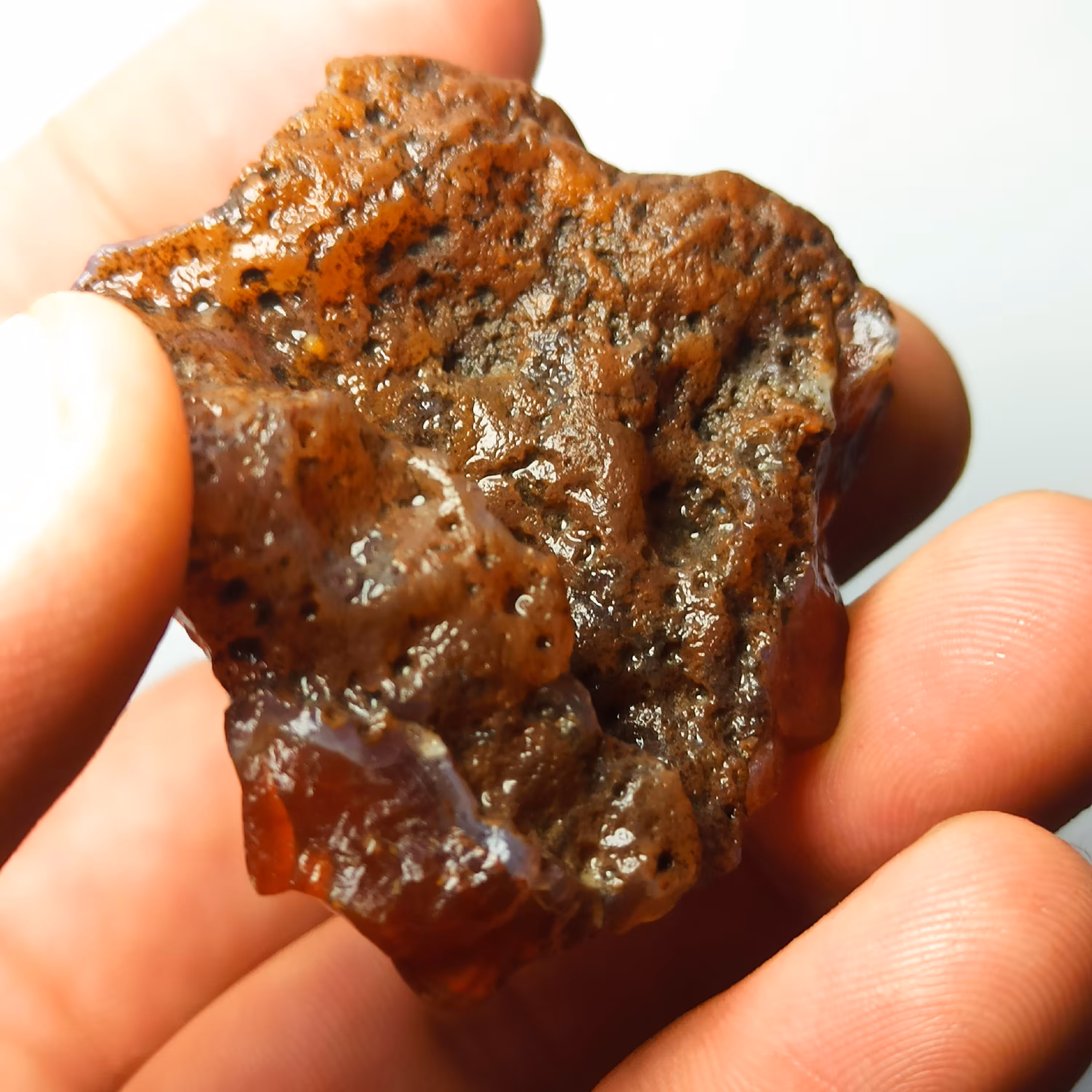 سنگ راف عقیق کارنلین کاملا طبیعی و اصل معدنی و کمیاب 