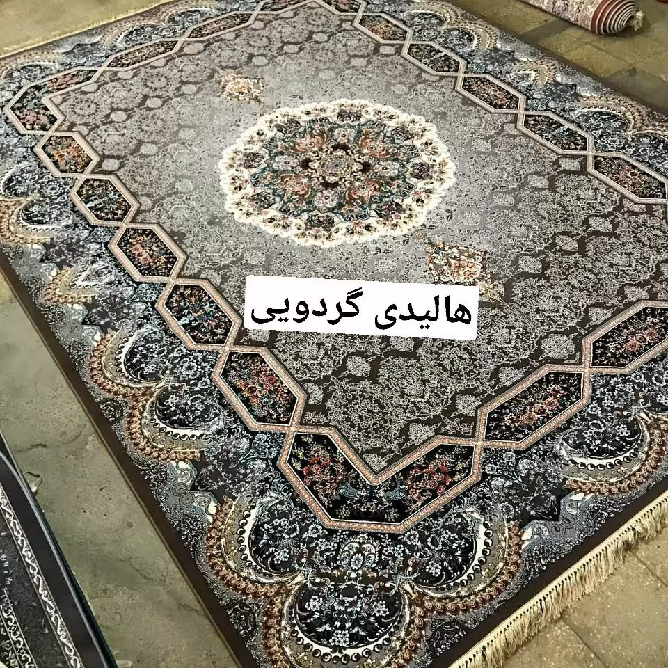 فرش 6 متری مدل هالیدی گردویی