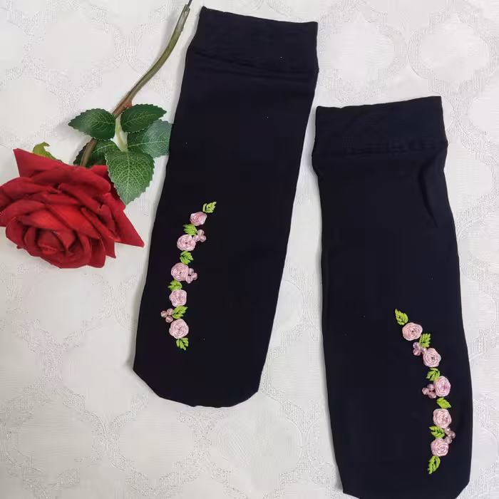 جوراب گلدوزی طرح پنج گل رنگ کالباسی