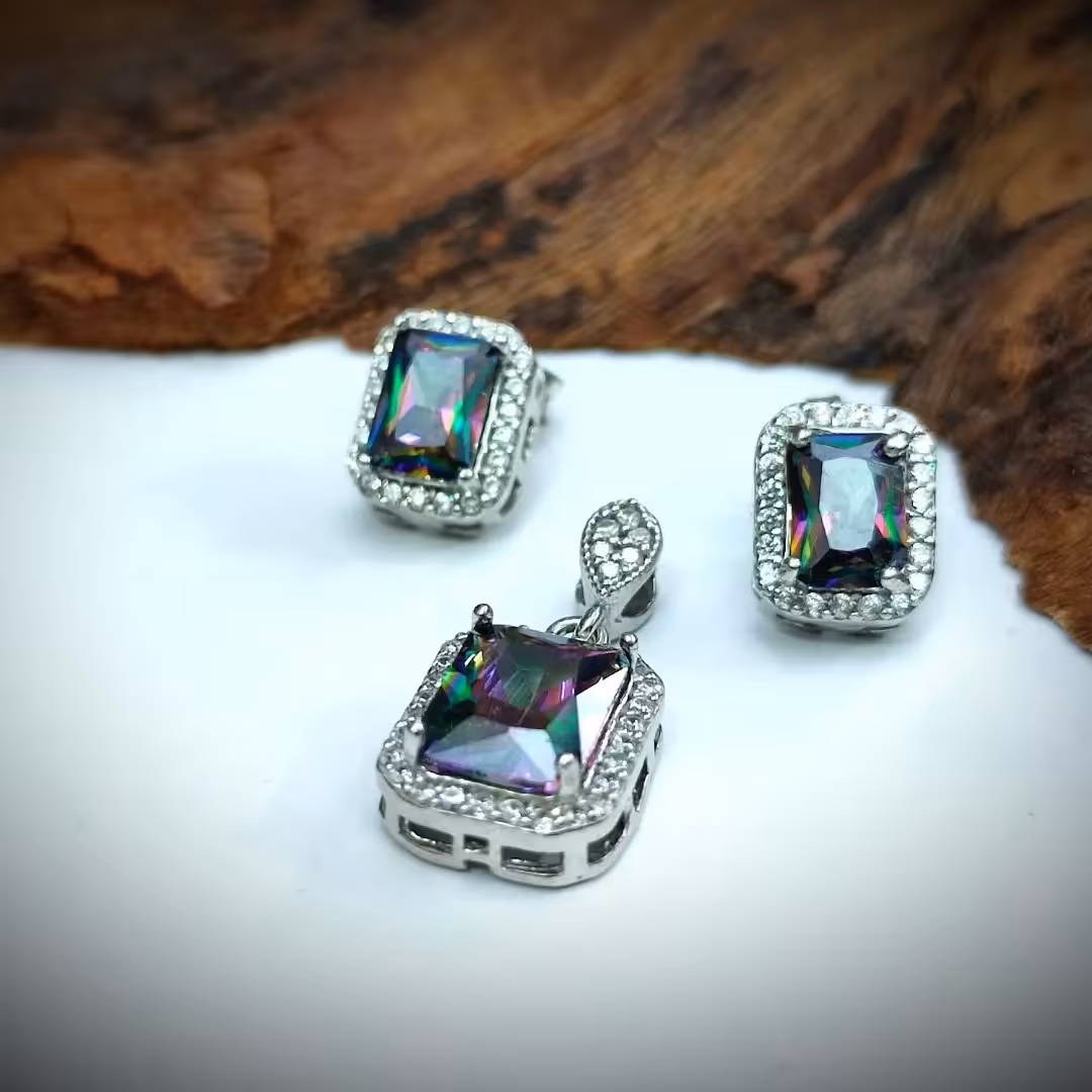 نیم ست نقره زنانه طرح جواهر با نگین آلکساندریت هفت رنگ