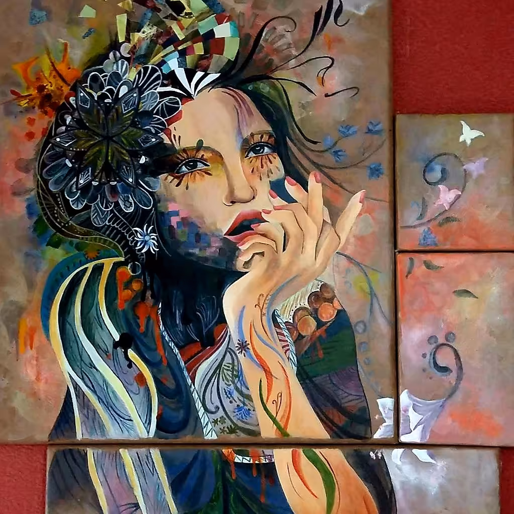 نقاشی روی چرم این اثر روی چوب با تکنیک اکرولیک و کلاژ طراحی شده است