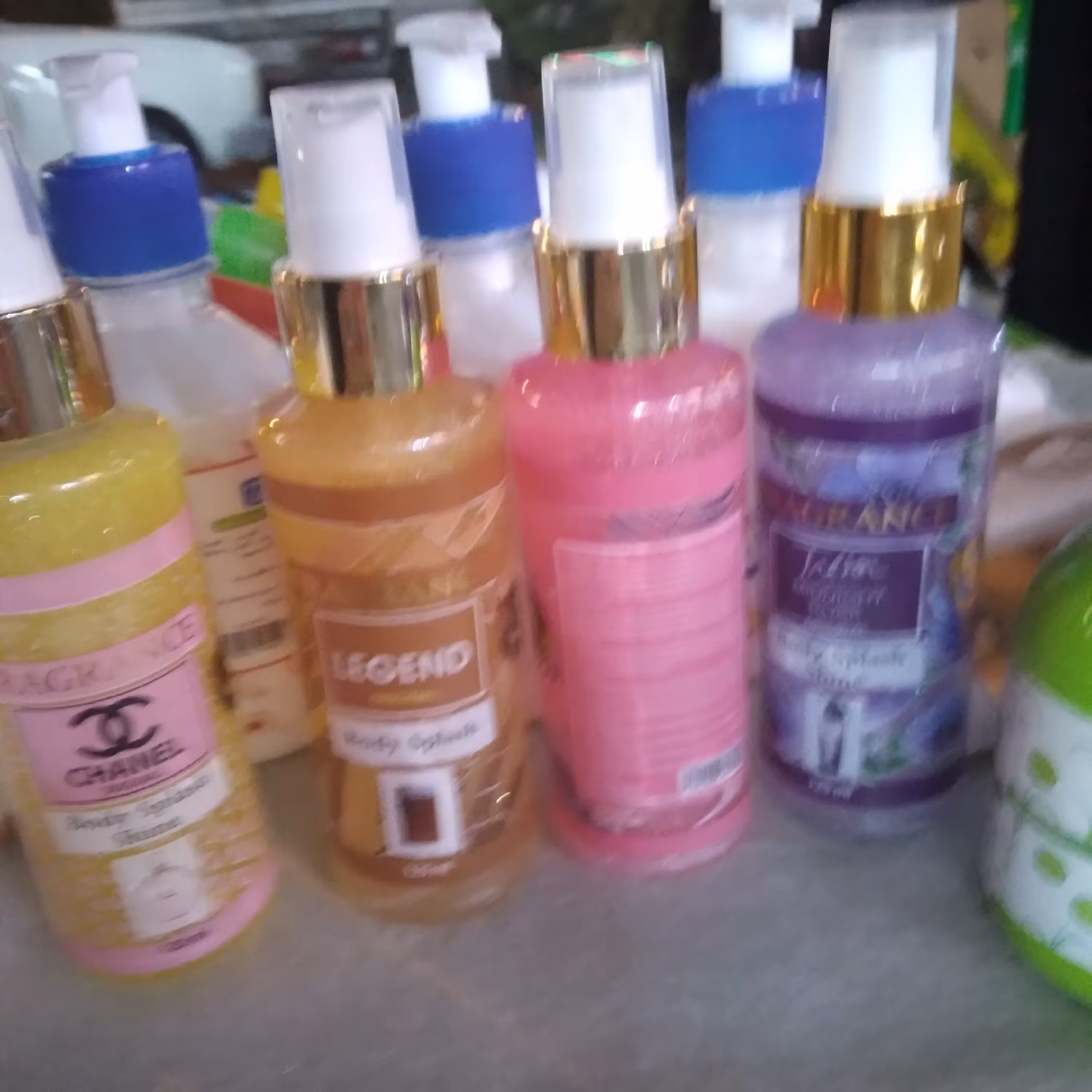 بادی اسپلش شاین با انواع رایحه ها مناسب برای هر سلیقه ای با ماندگاری 24 ساعته حتی روی لباس سفیدهم اثری بجا نمیذاره