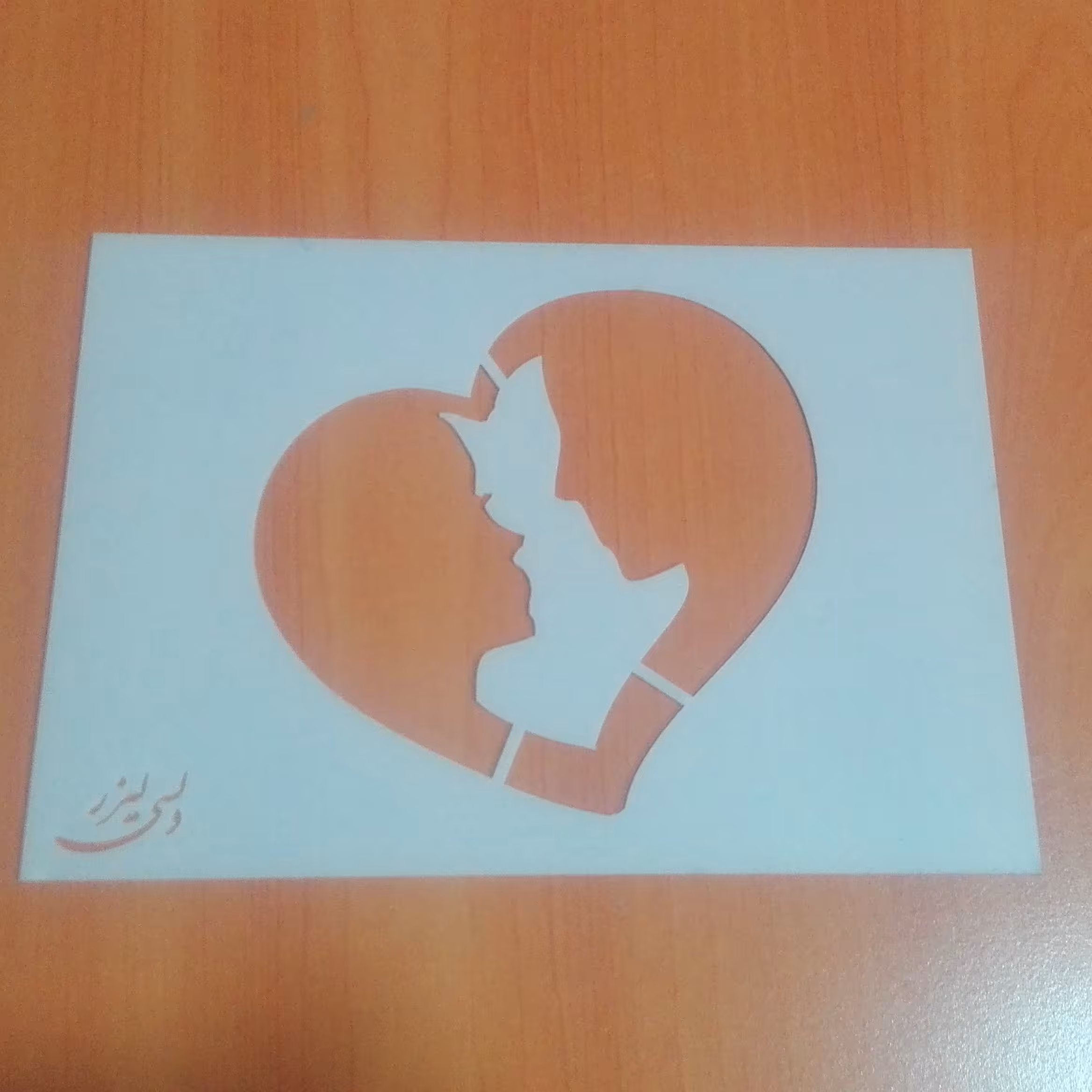 شابلون طلقی طرح چهره و قلب سایز A5