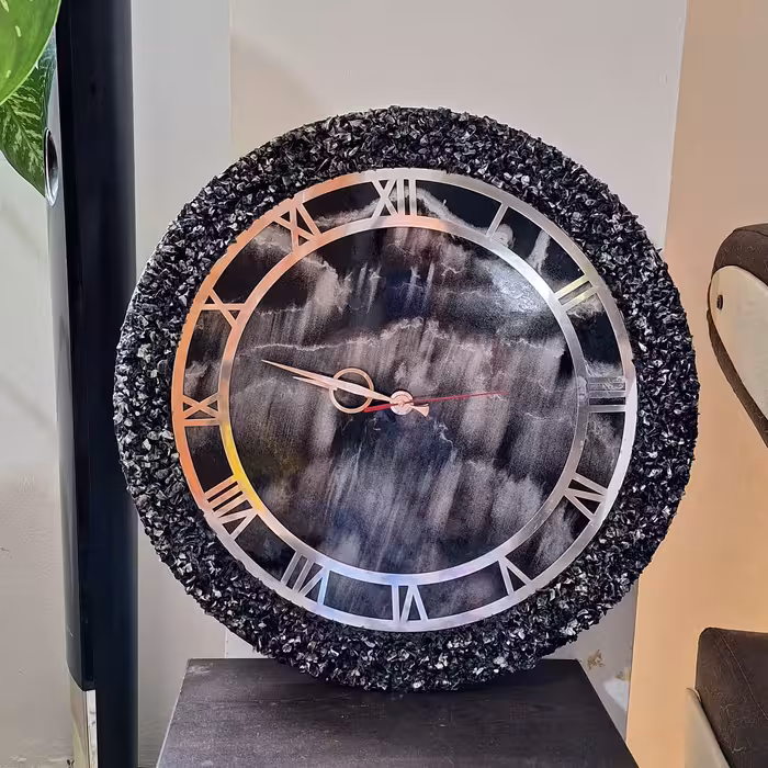 ساعت دیواری رزینی قطر 50 سانتی که قابل تغییر هم هست و به رنگ طلایی هم قابل سفارش هست