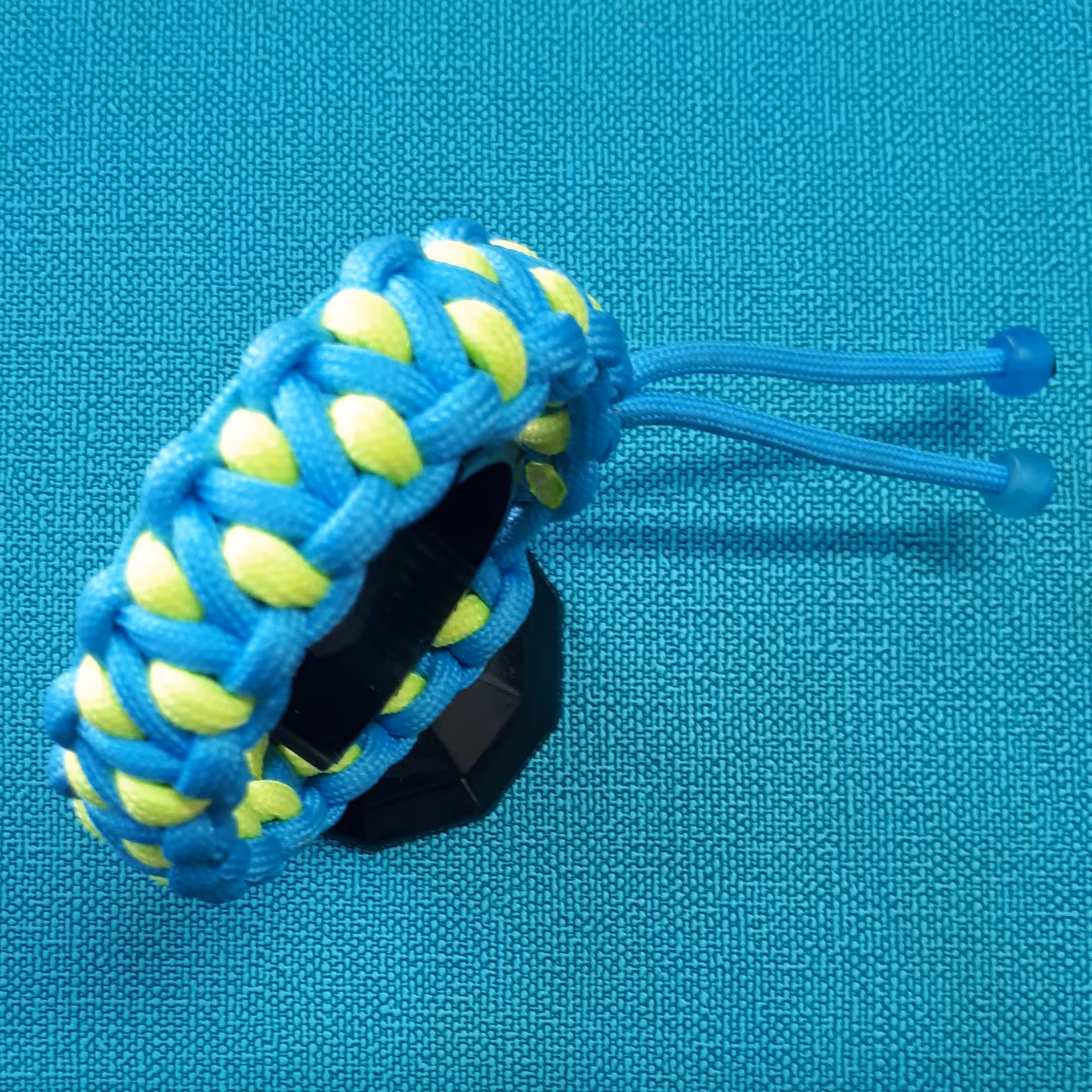 دستبند پاراکورد  با ترکیب رنگ سبز فسفری و آبی آسمانی 