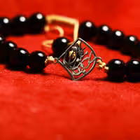 دستبند سنگ اونیکس با پلاک نقره برای من بمان