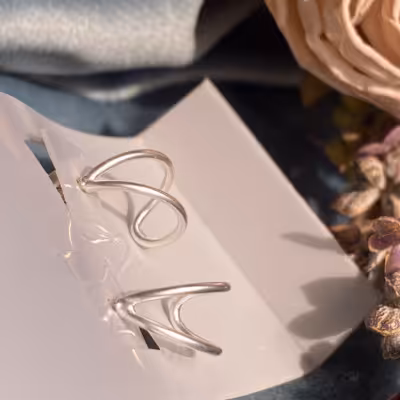 گوشواره نقره عیار 925 حک شده روی گوشواره بینظیر برای کادو تولد