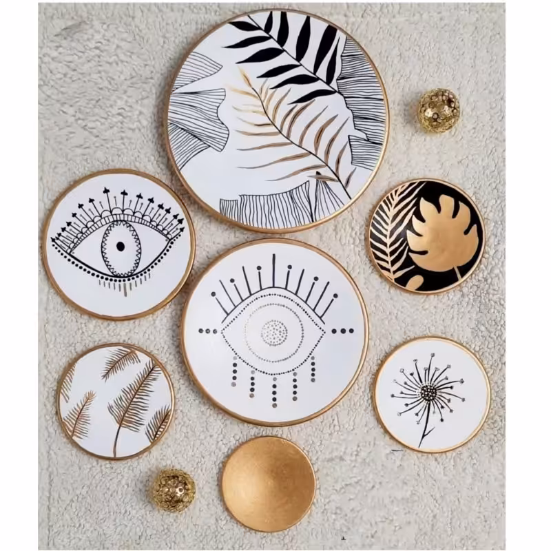 دکوری دیواری چشمی شش عددی سفید و طلایی 