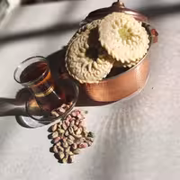 کلمپه VIP  دور پیچ  پسته ای با قلمفور (1 کیلویی)