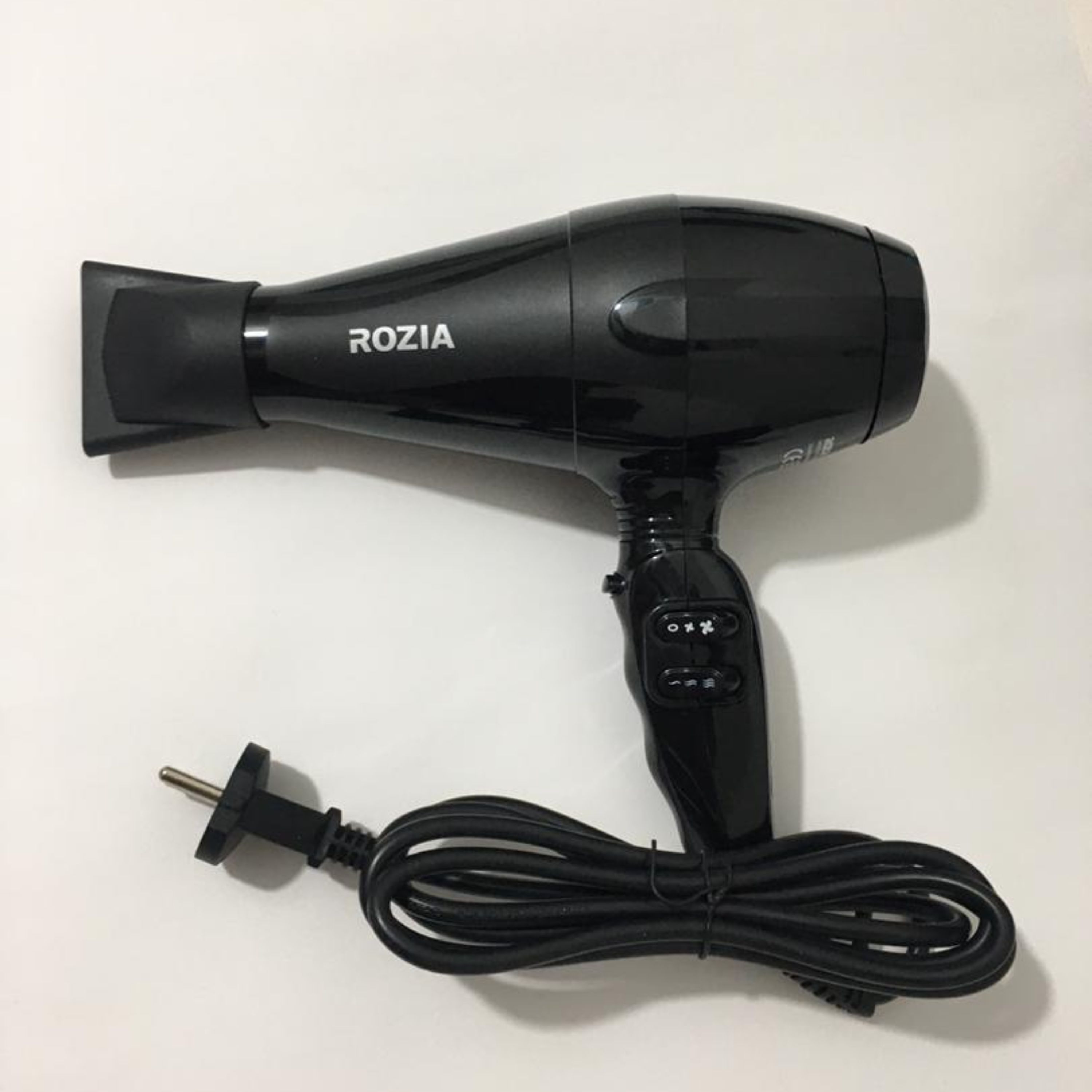 سشوار حرفه ای روزیا ROZIA HC8308 با طراحی فوق العاده و قدرت بالا مناسب برای سالن