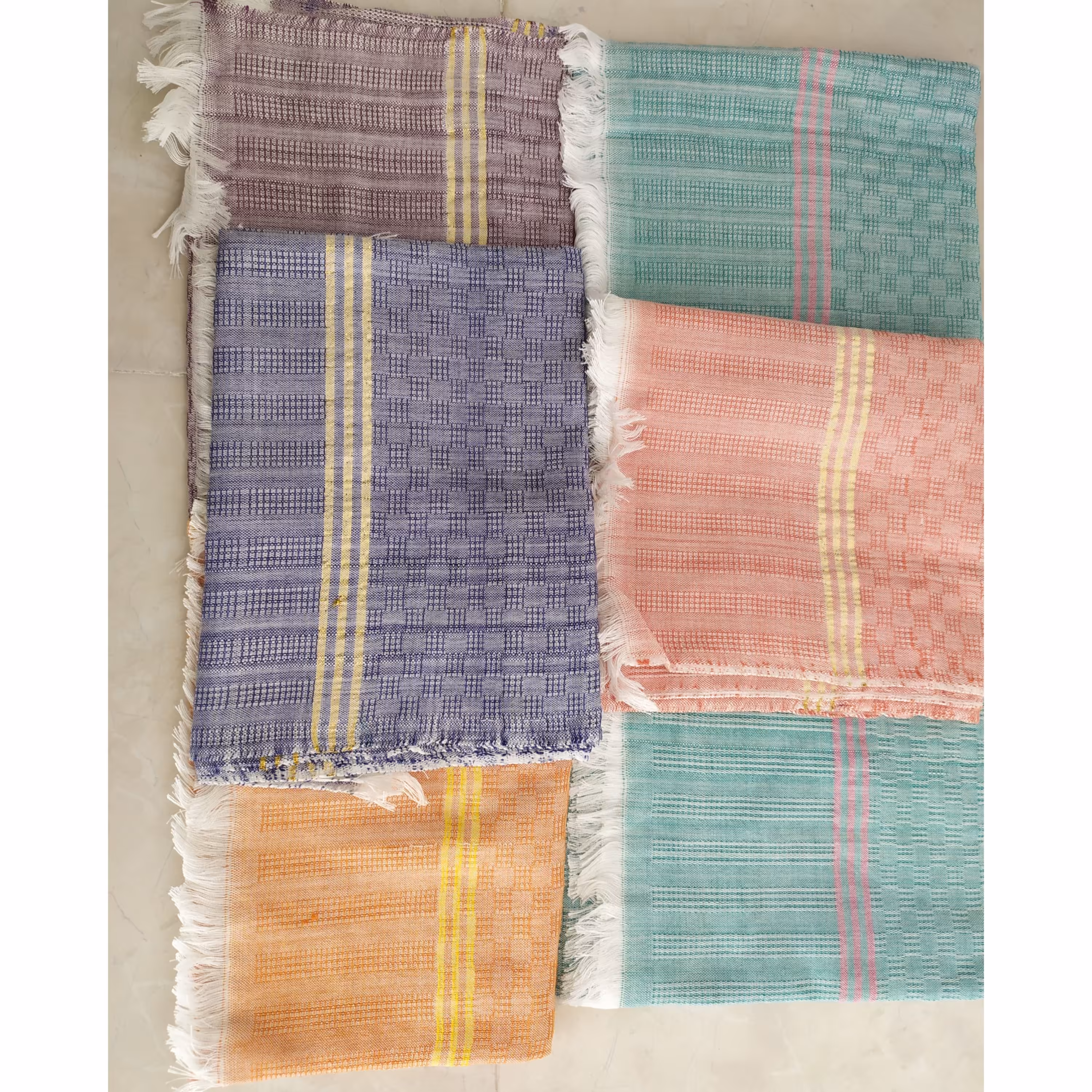 حوله ی دست وصورت نخی