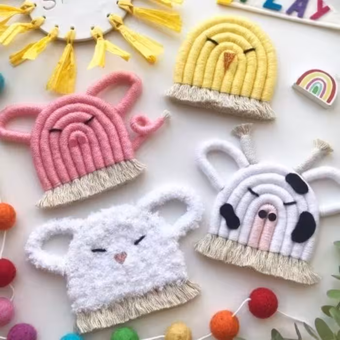 اویز صورت حیوان مکرومه .برای جاسویچی و اویز اتاق کودک و گیفت ب صورت تکی و عمده قابل سفارش 