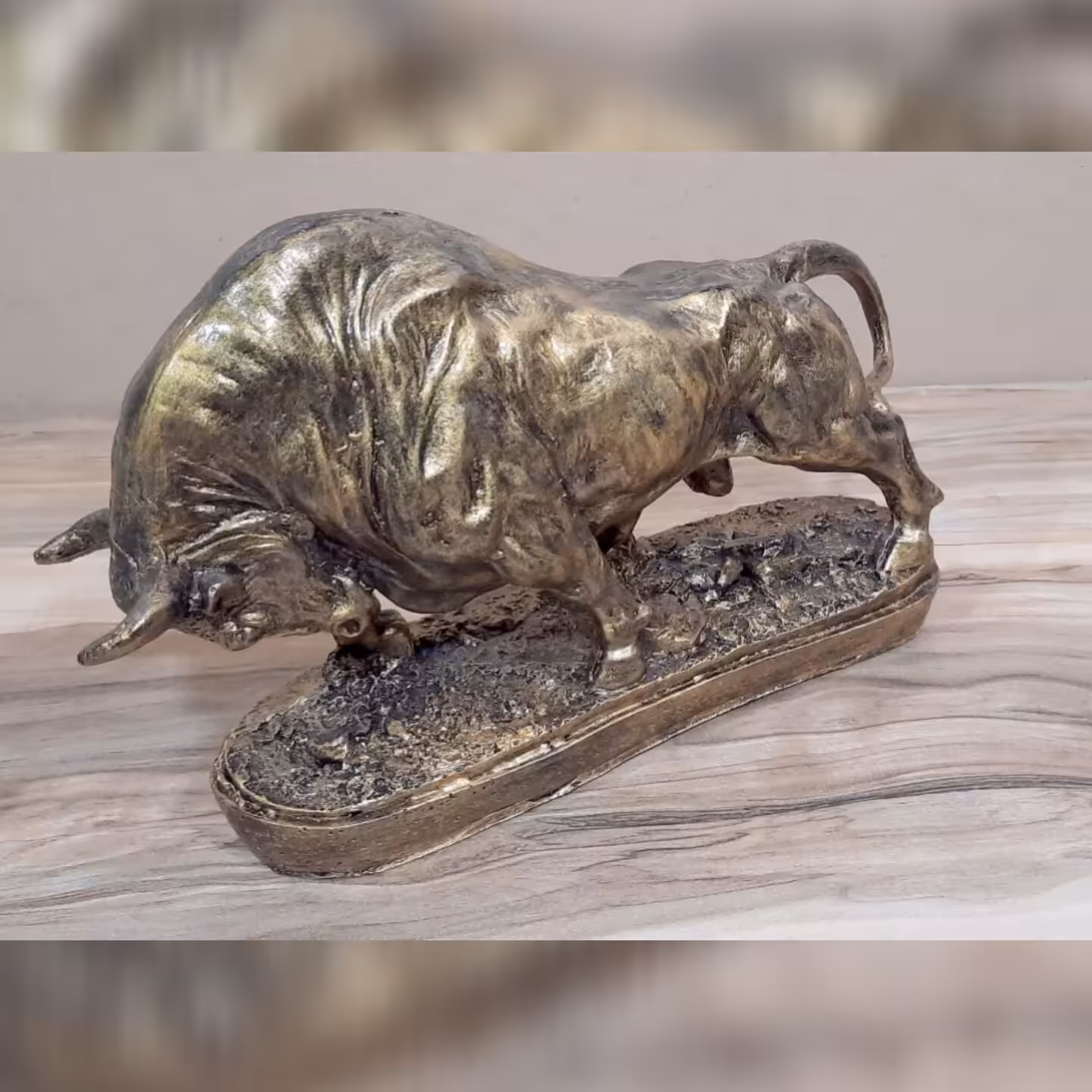 مجسمه بوفالو. جنس کورین طرح برنزی