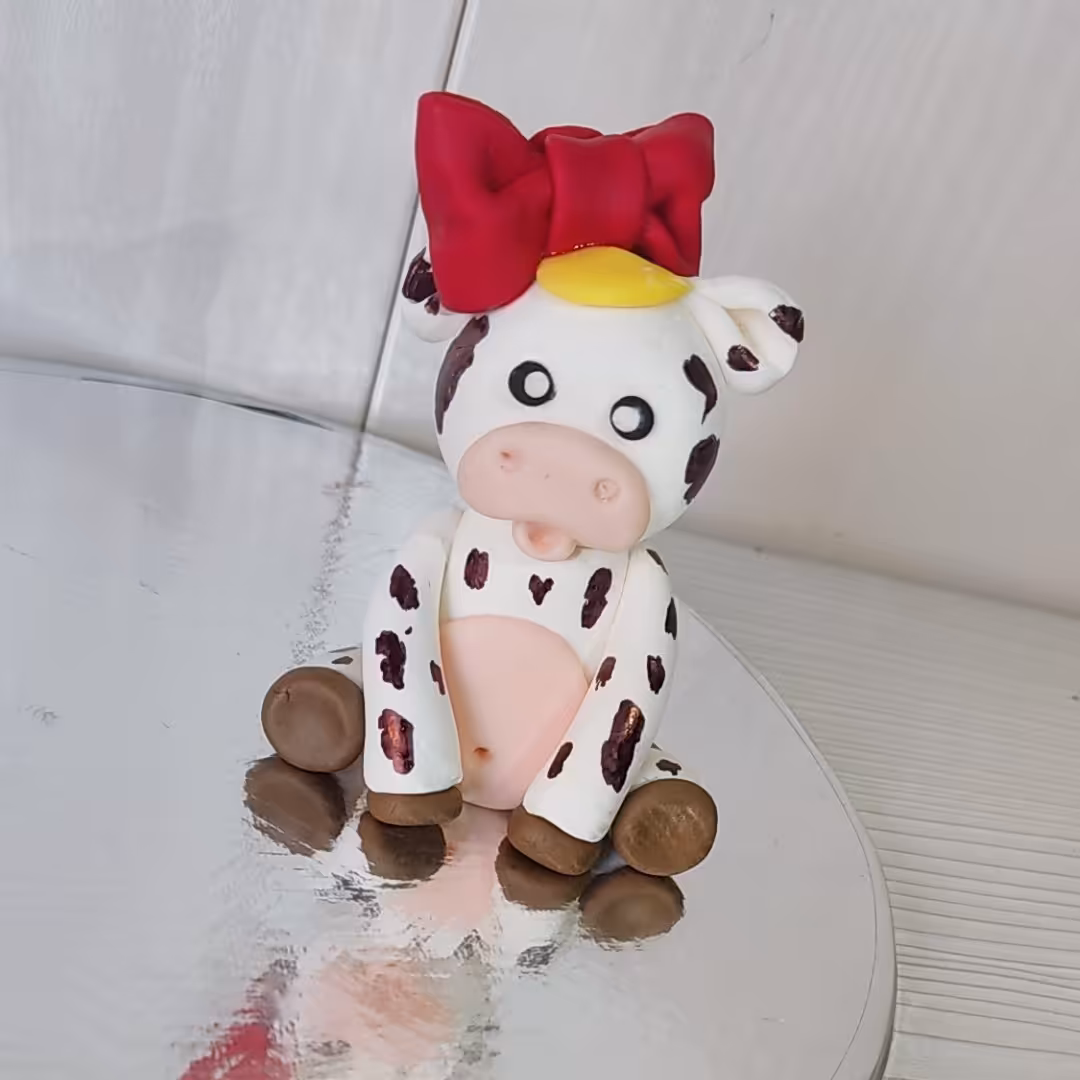 تاپرکیک،تاپرگاو ارتفاع 7، خمیرفوندانت خوراکی،سفید سیاه 