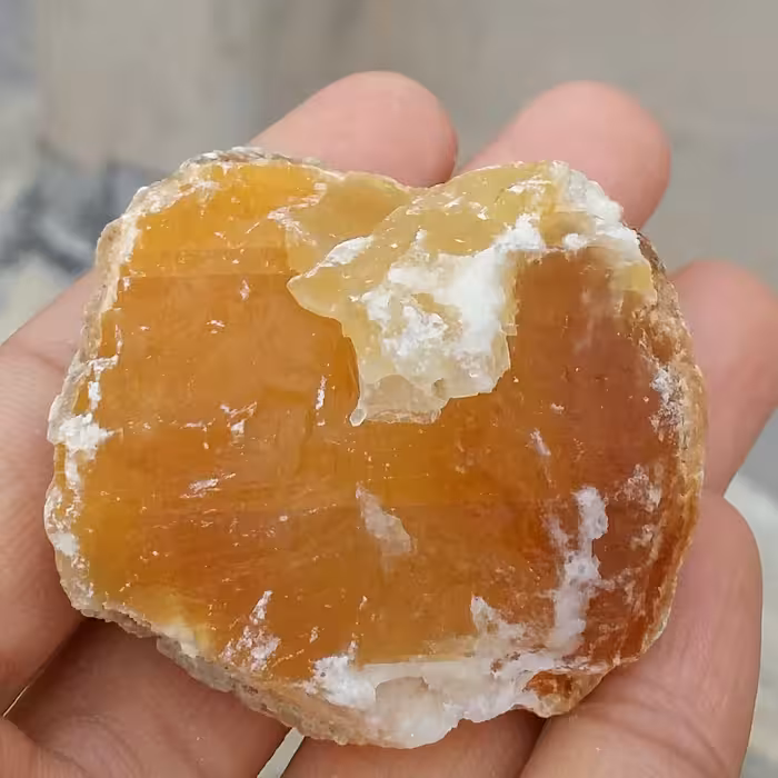 نمونه فوق کلکسیونی سنگ راف ژیپس پرتغالی عسلی پر رنگ کمیاب
 100 در 100 طبیعی شاااهکار خلقت
کد 9916