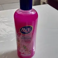 شامپو صورتی اوه مناسب موهای خشک و فر