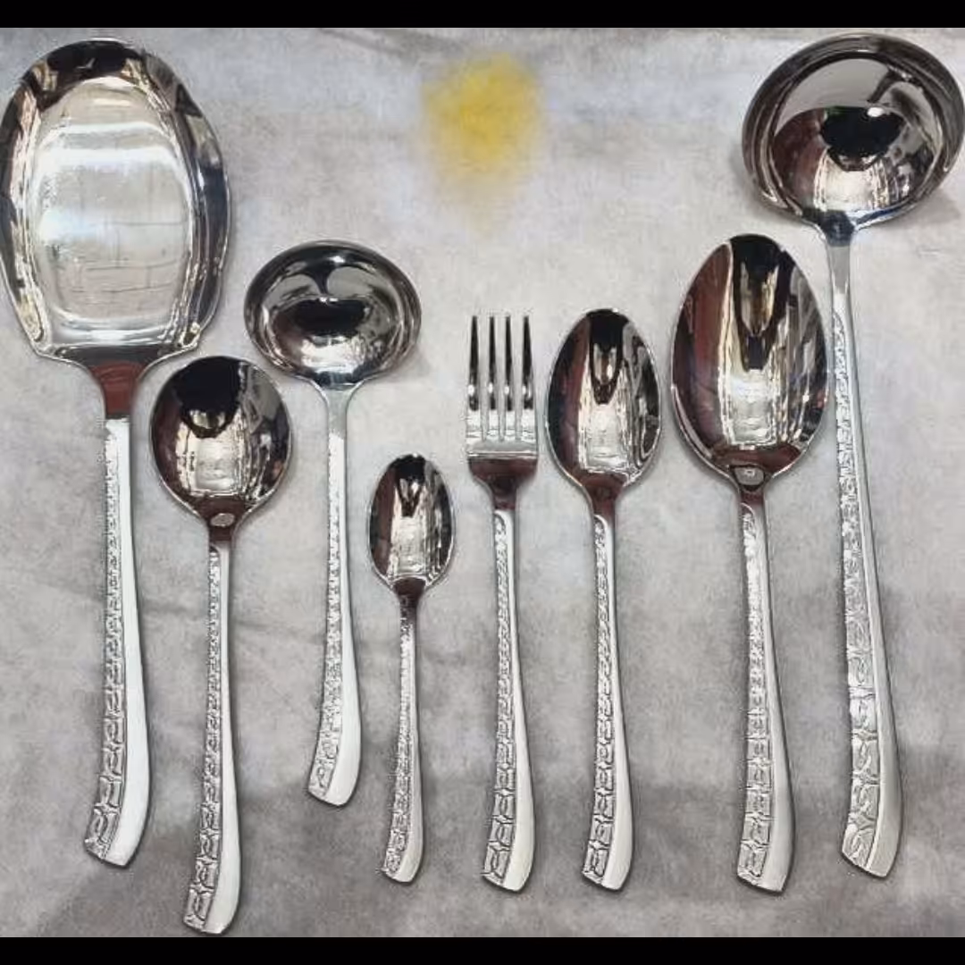 سرویس قاشق و چنگال یونیک ورساچ 24 نفره 144 پارچه رنگ ثابت یونیک آلمانیحکاکی شده  آهنربا نگیر  اصلی ضخیم