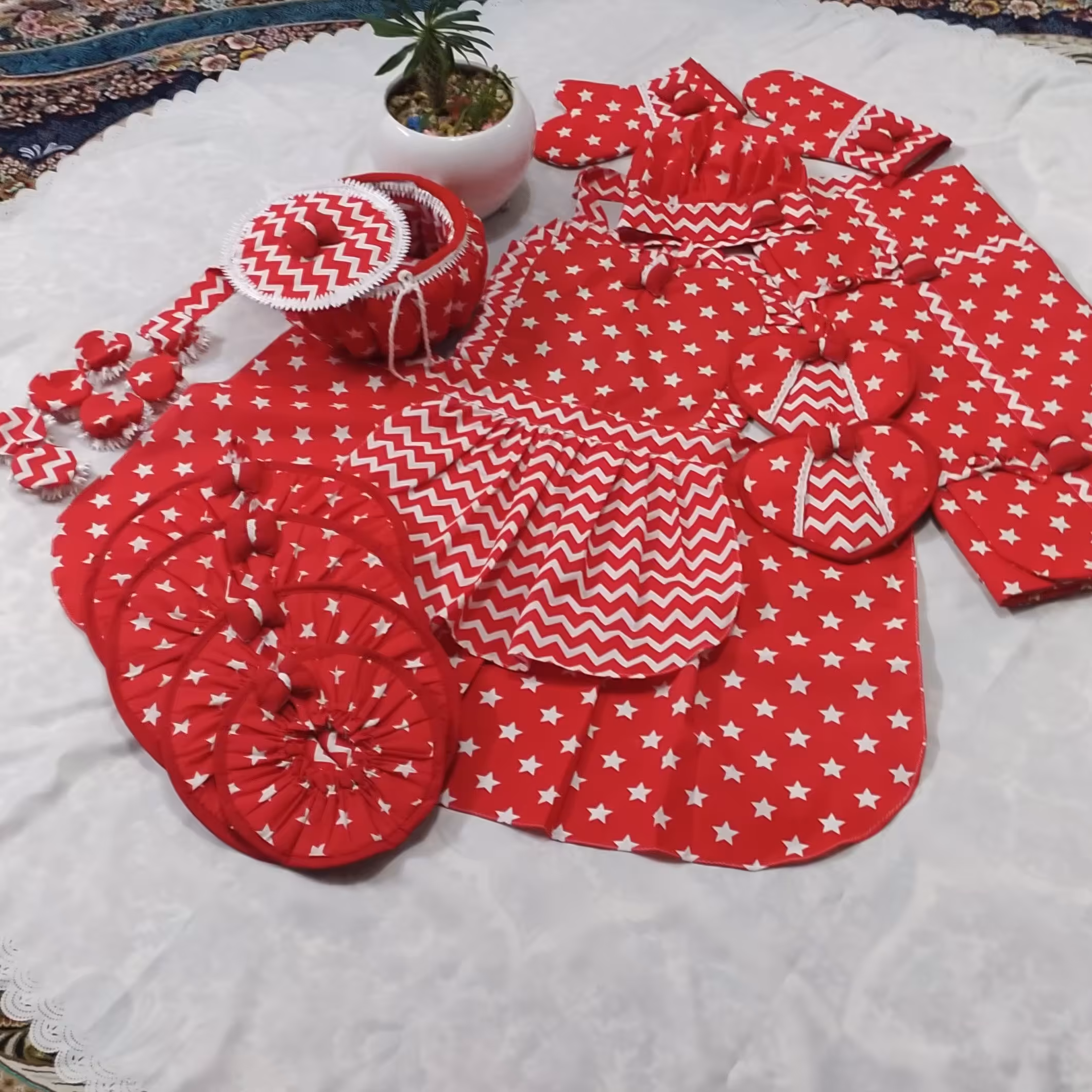 ست سرویس آشپزخانه  پارچه ای عروس قرمز ستاره ای و زیکزاک 18تیکه 
