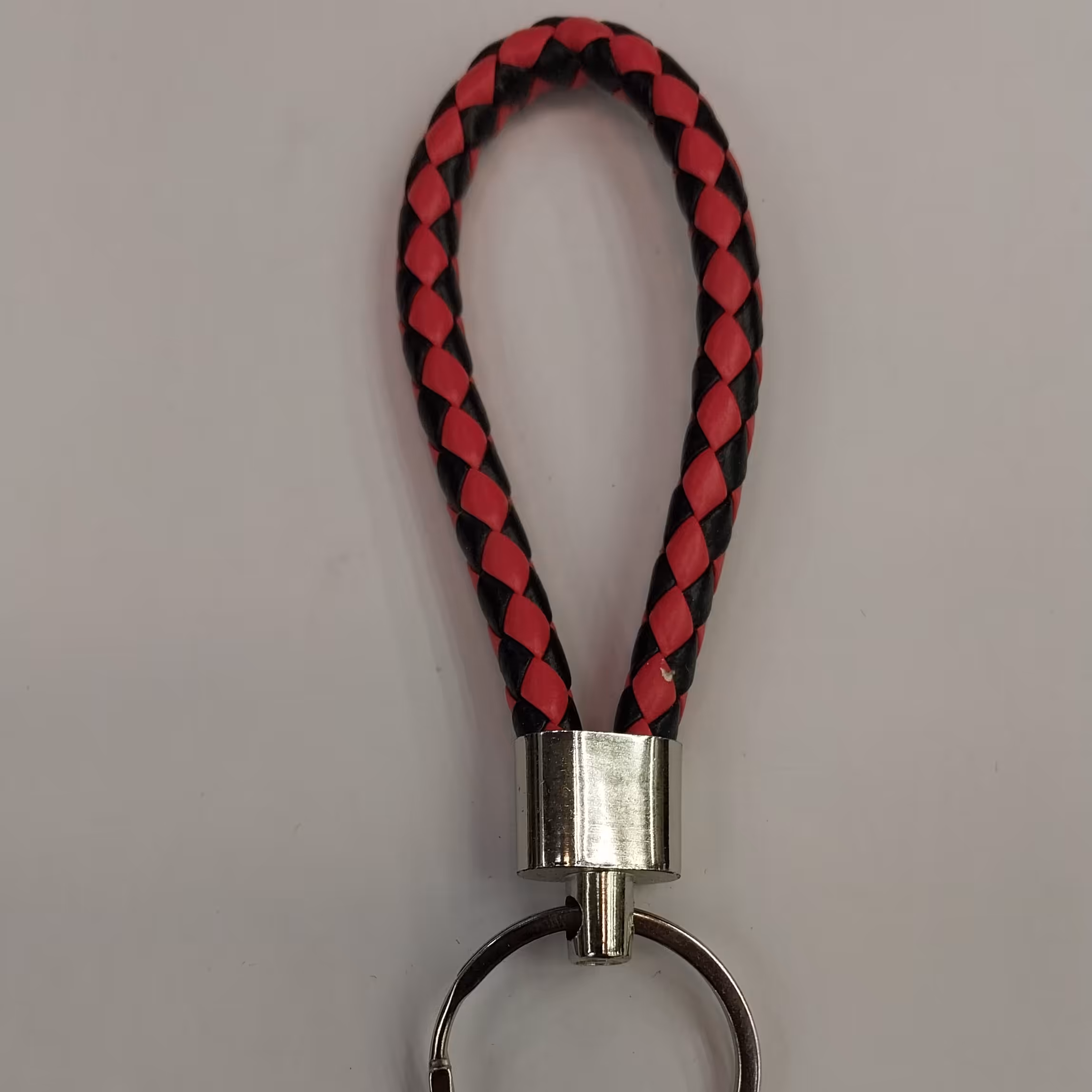 جاسوئیچی تسمه ای قرمز مشکی طرح دار  خودرو m.k اگزوز پرشین سادات اسپرت 110