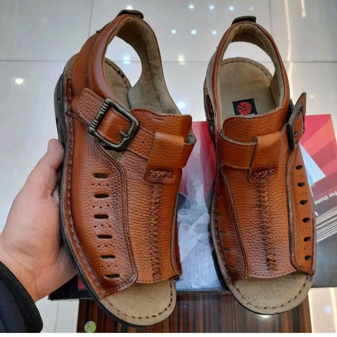 صندل مردانه طبی چرم نگین مدل جلوباز
