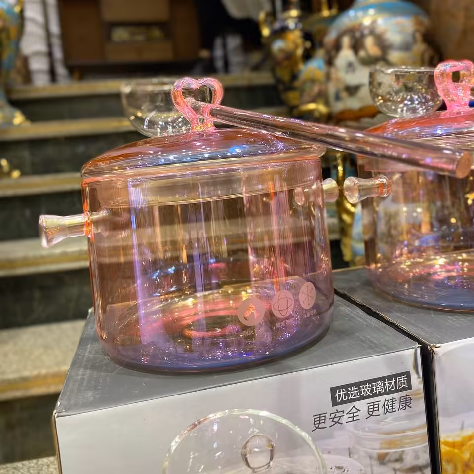 قابلمه پیرکس وارداتی همراه  با ملاقه کیفیت عالی بسیار شیک 
سایز 1600میلی لیتر  هزینه ارسال به عهده مشتری وپسکرایه